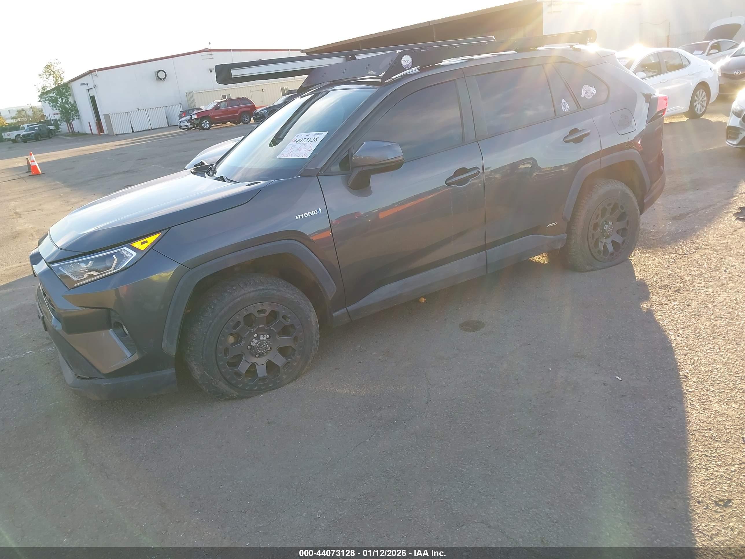 TOYOTA RAV4 image 2