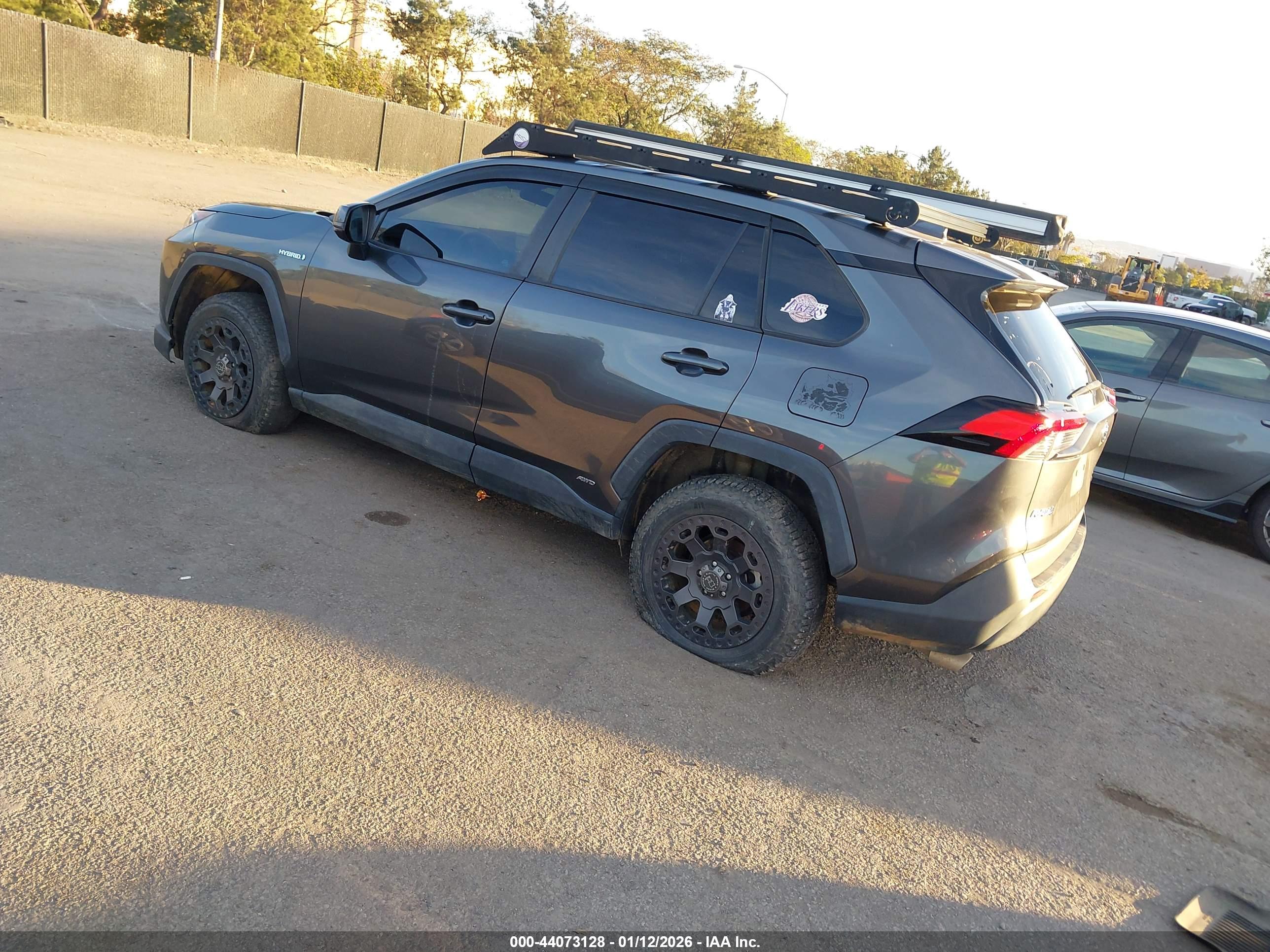 TOYOTA RAV4 image 3