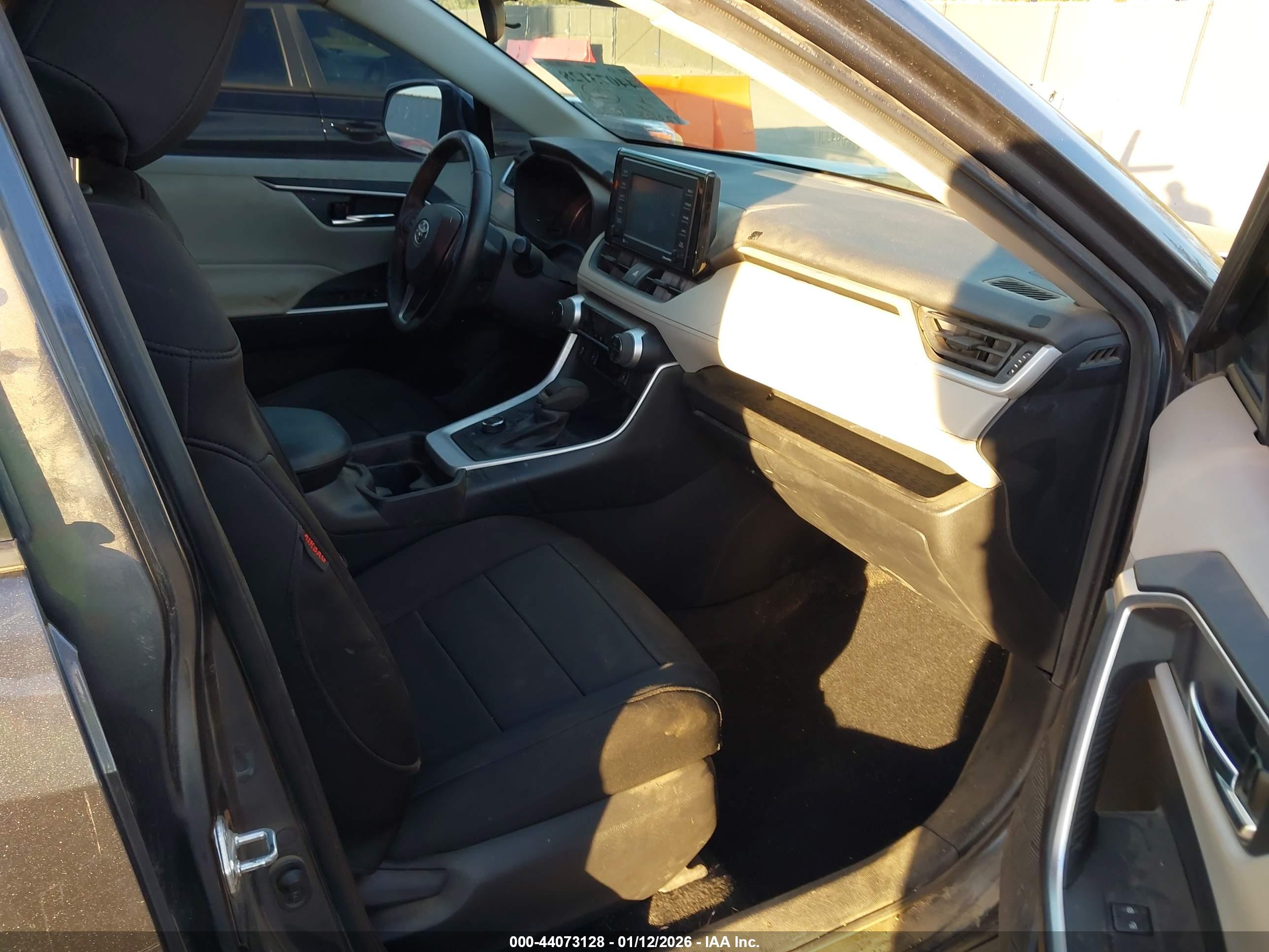 TOYOTA RAV4 image 5