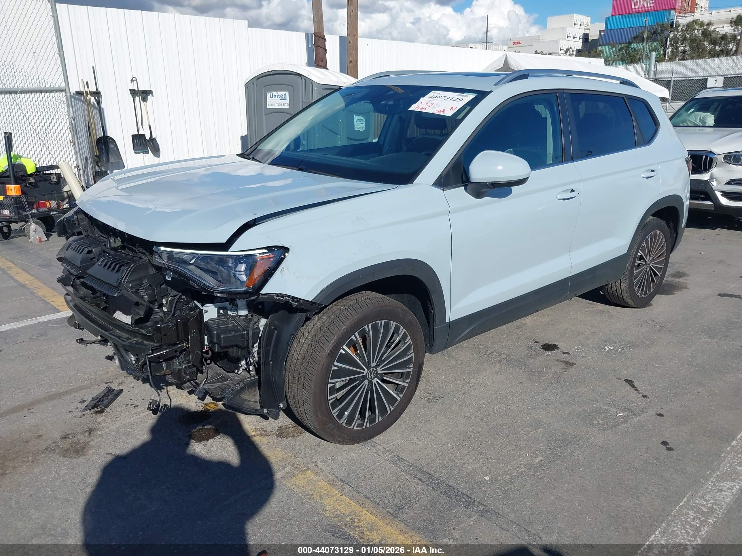 VOLKSWAGEN TAOS image 2