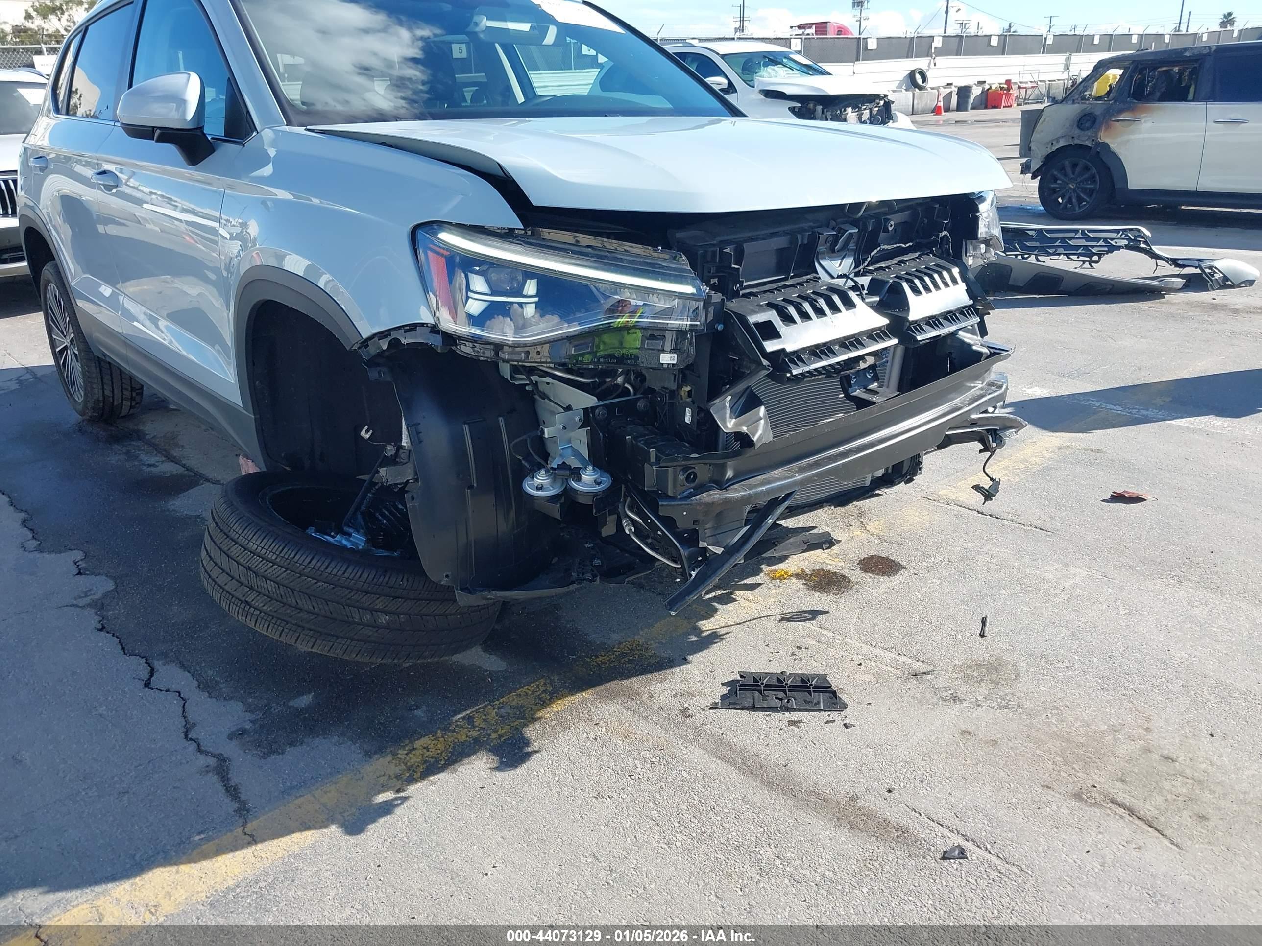 VOLKSWAGEN TAOS image 6