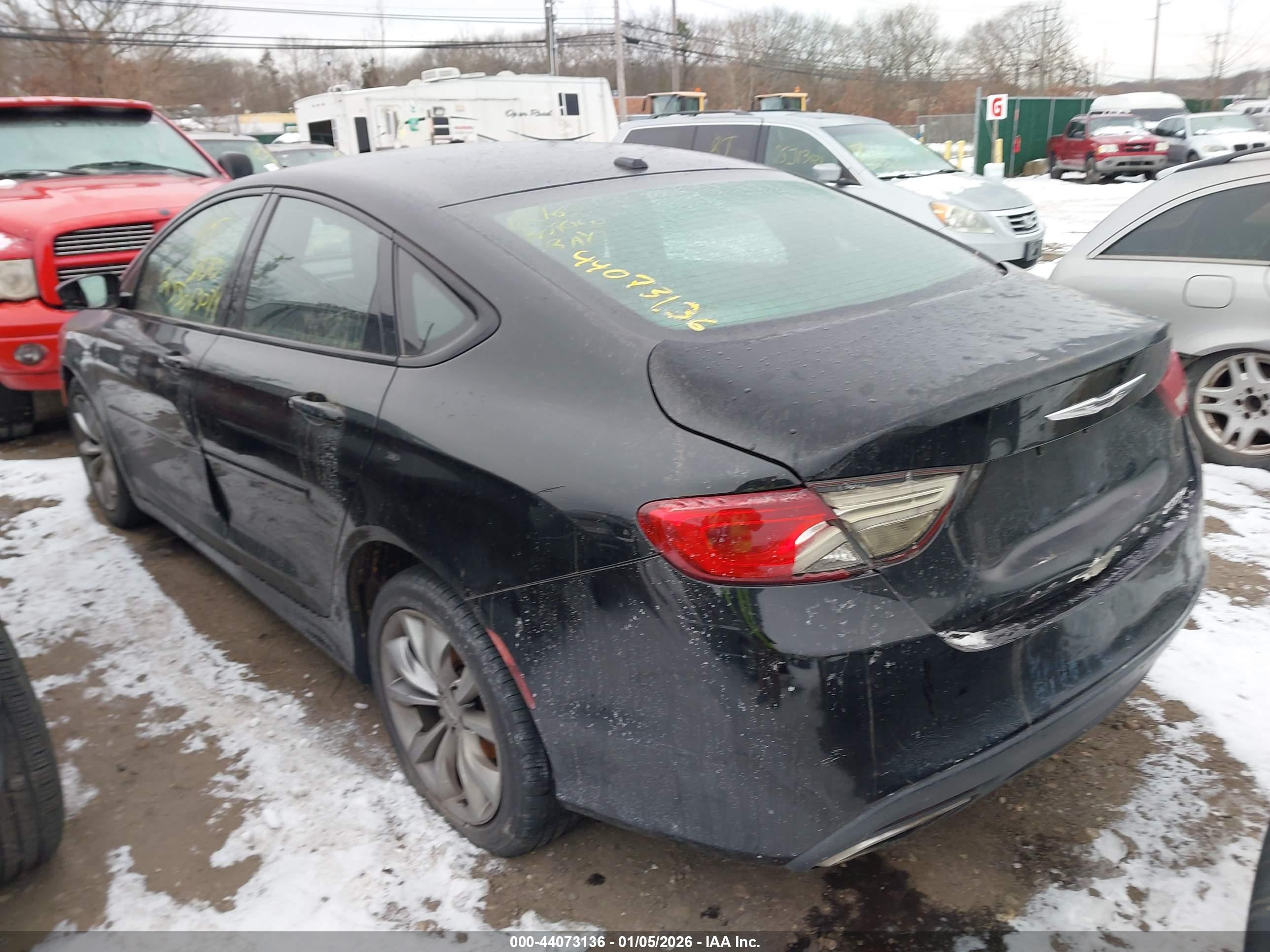 CHRYSLER 200 image 3