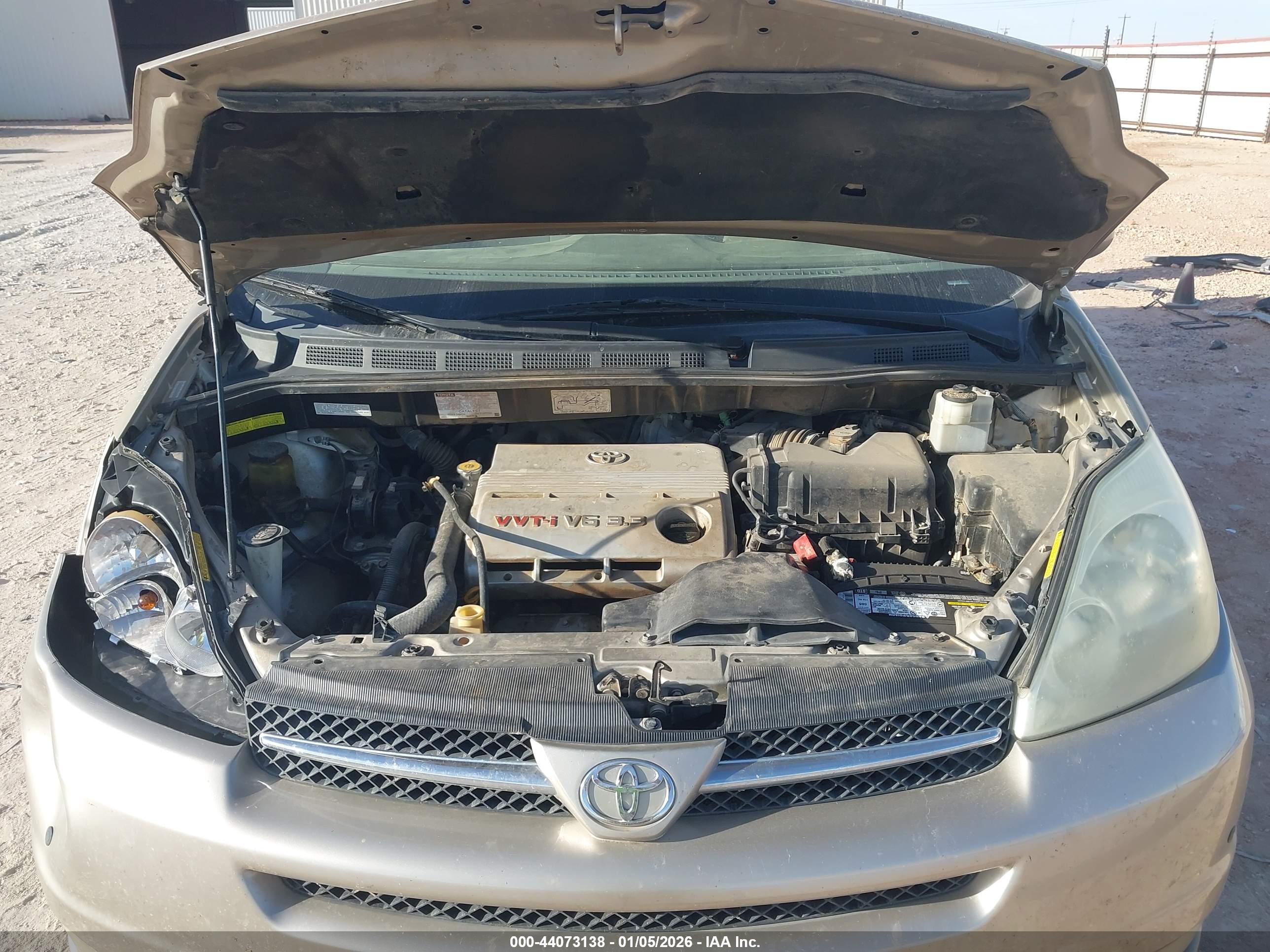 TOYOTA SIENNA image 10