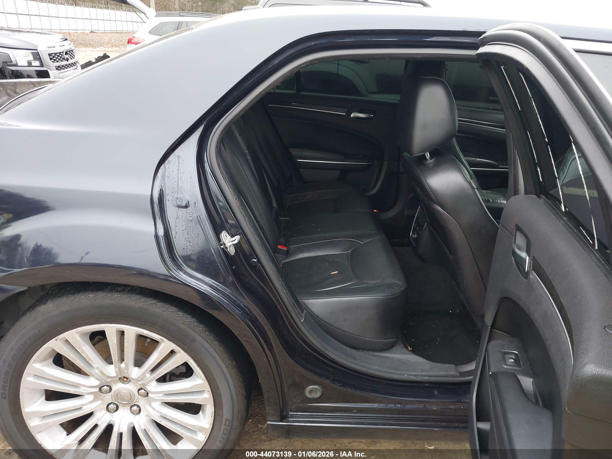 CHRYSLER 300C image 8