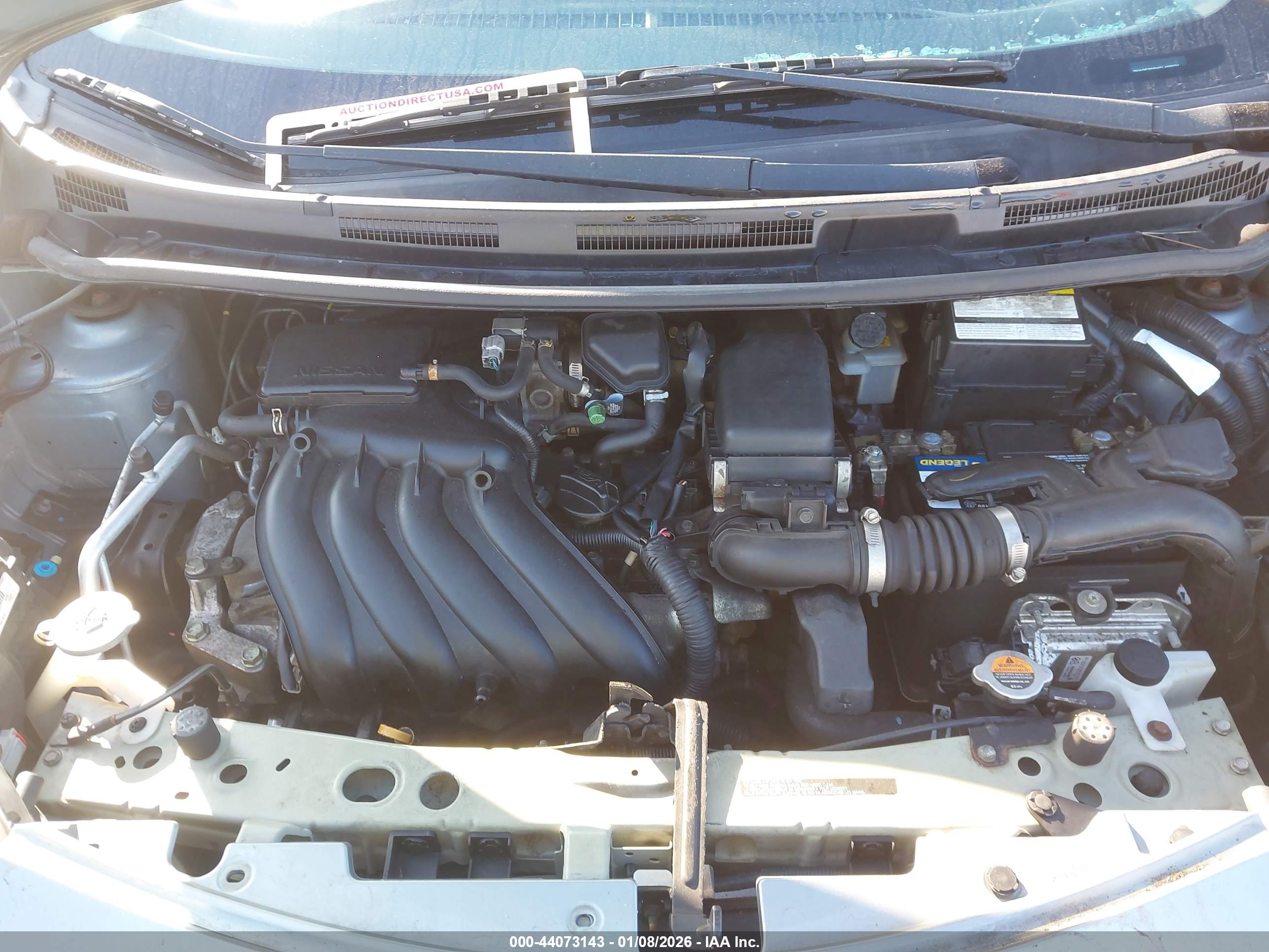 NISSAN VERSA image 10