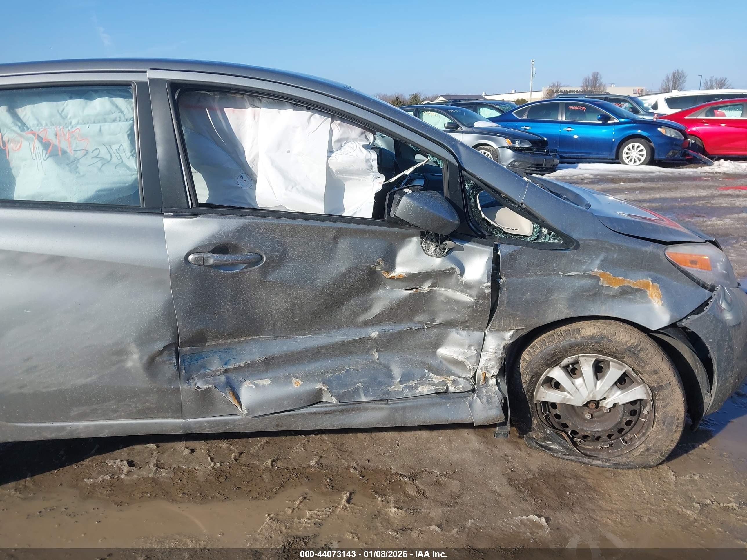 NISSAN VERSA image 6