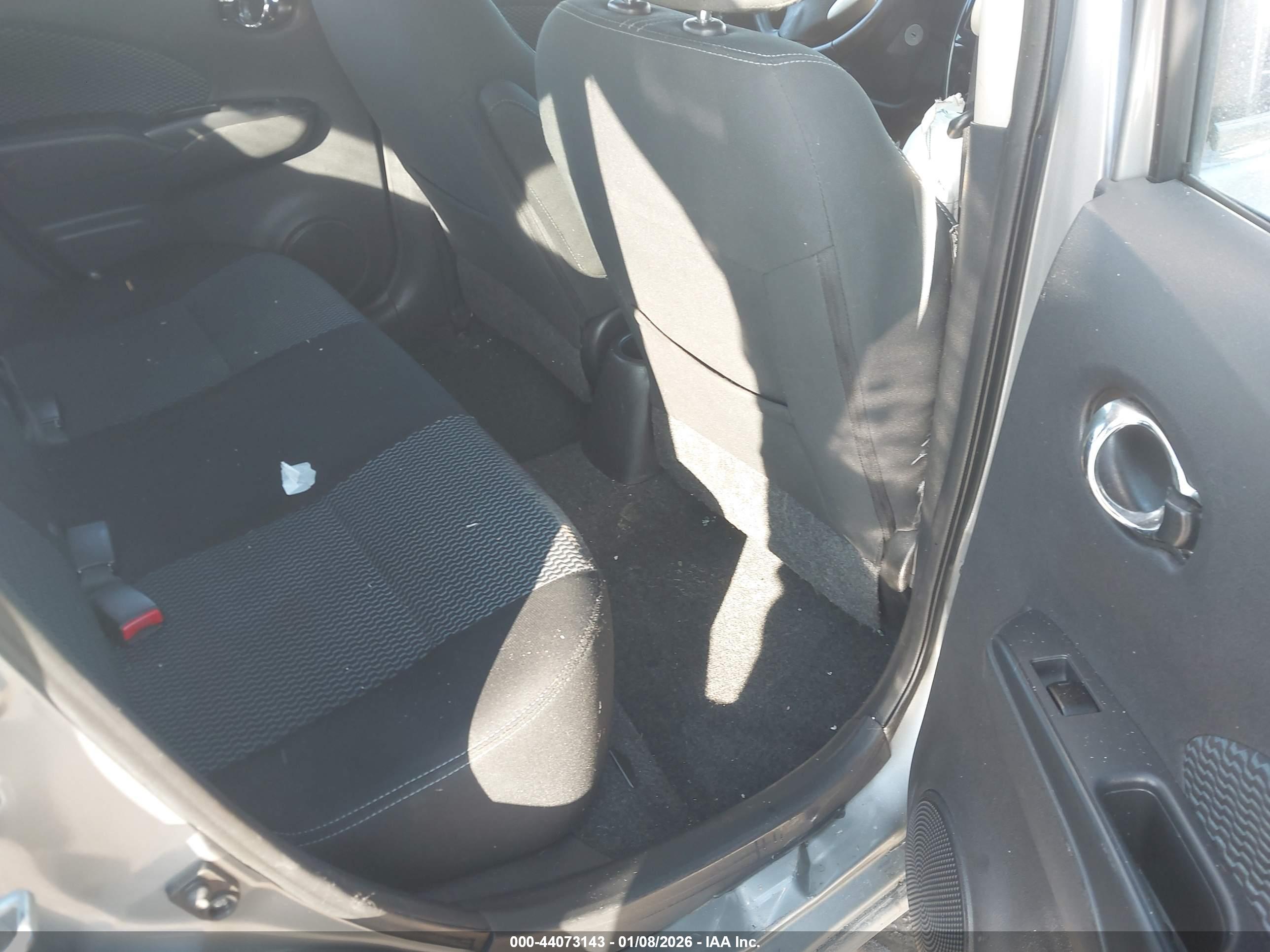 NISSAN VERSA image 8