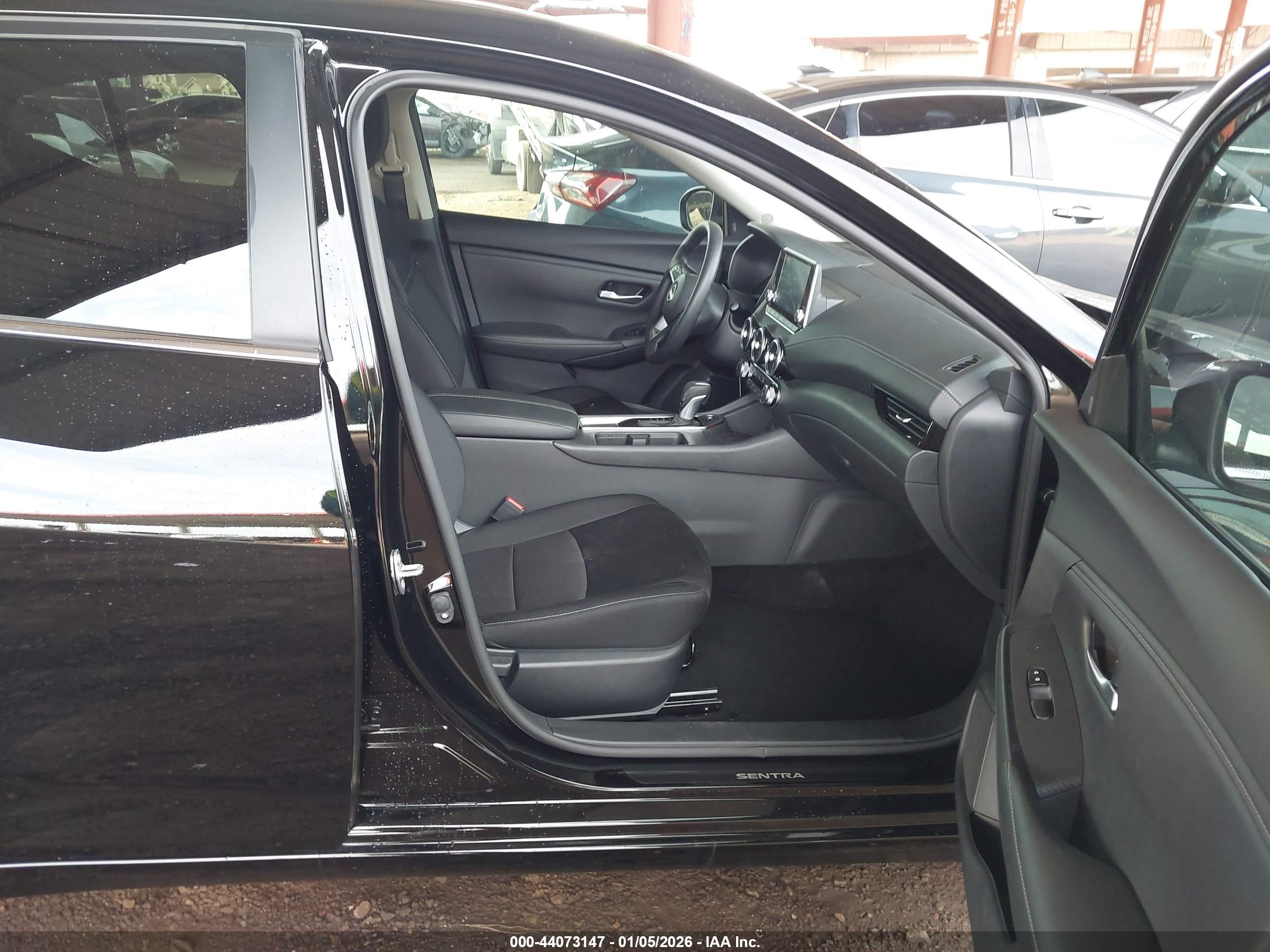NISSAN SENTRA image 5