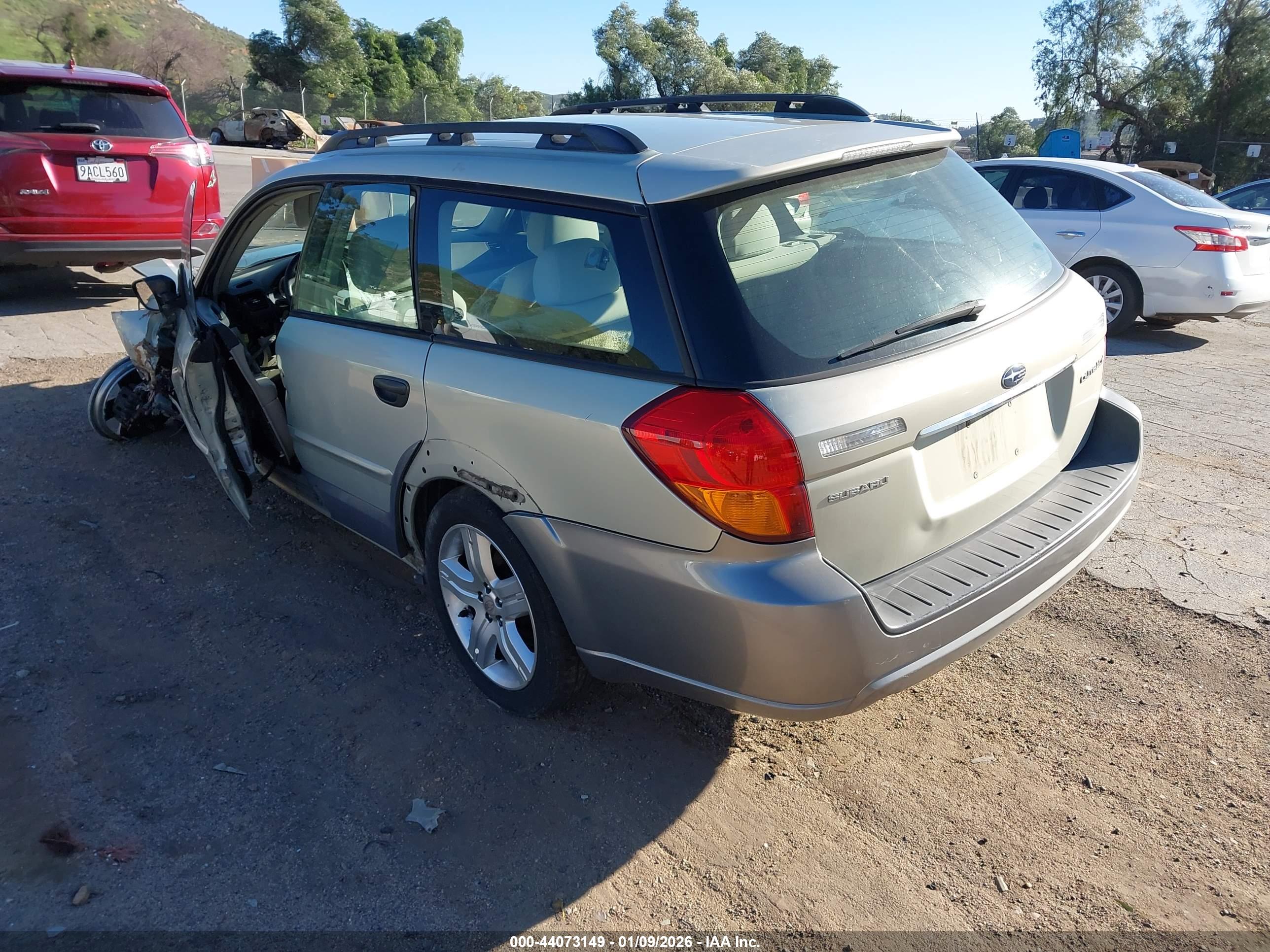 SUBARU OUTBACK image 3