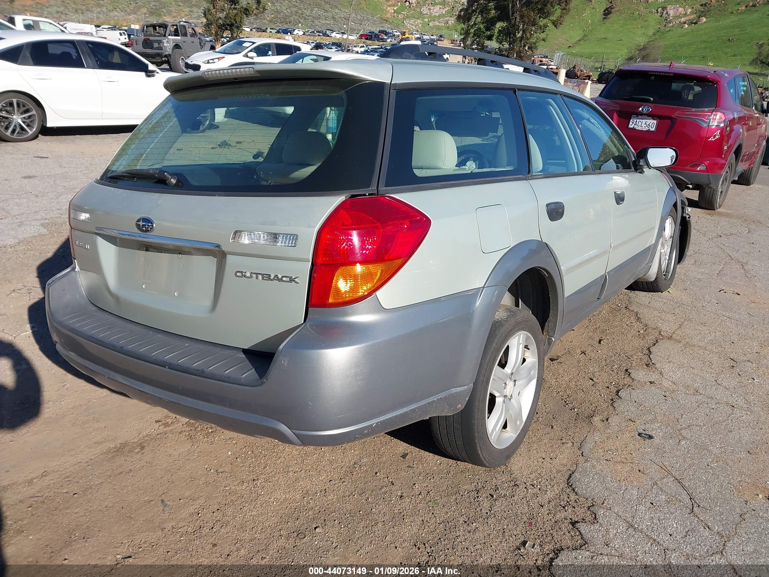 SUBARU OUTBACK image 4