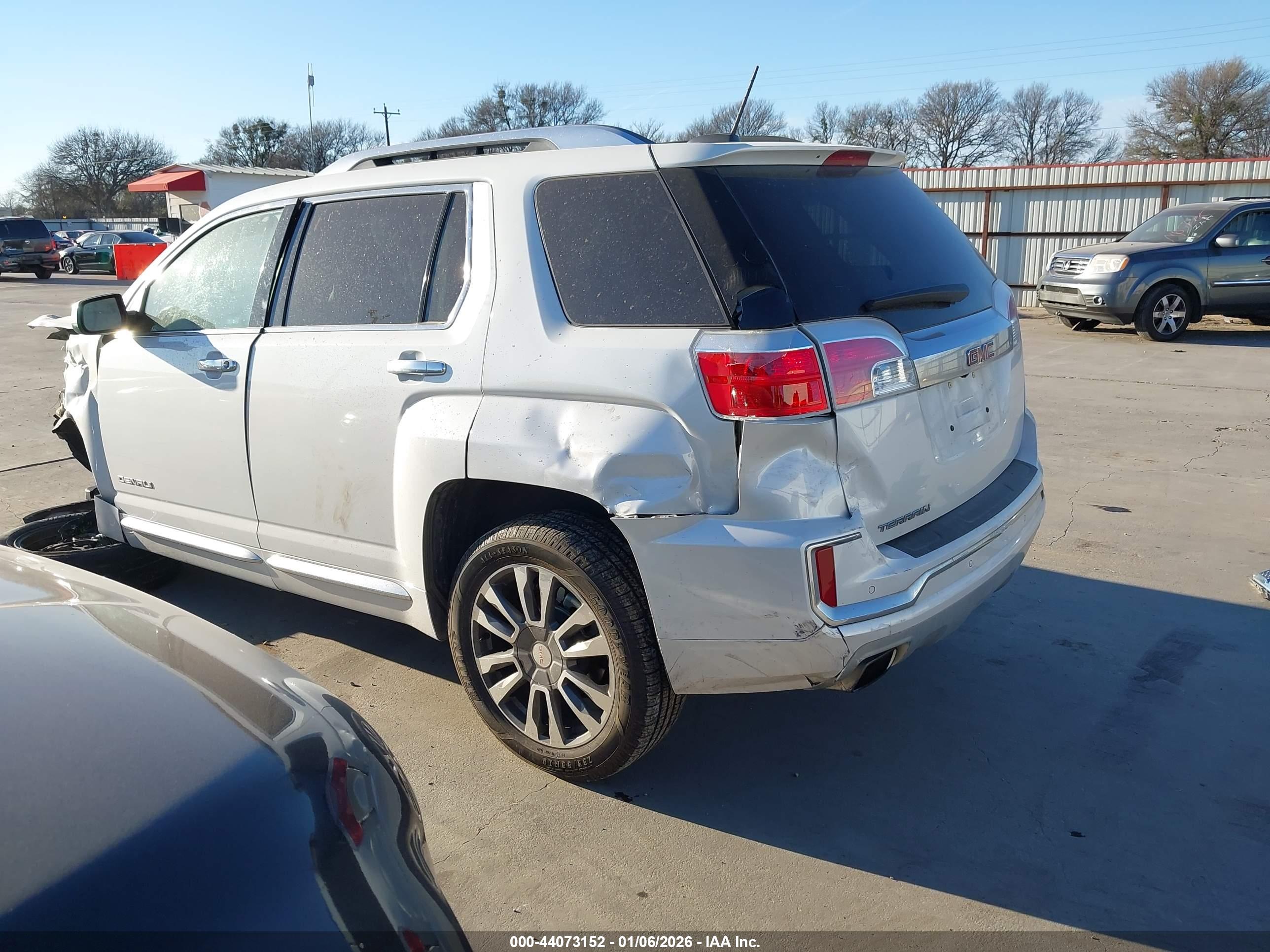 GMC TERRAIN image 3