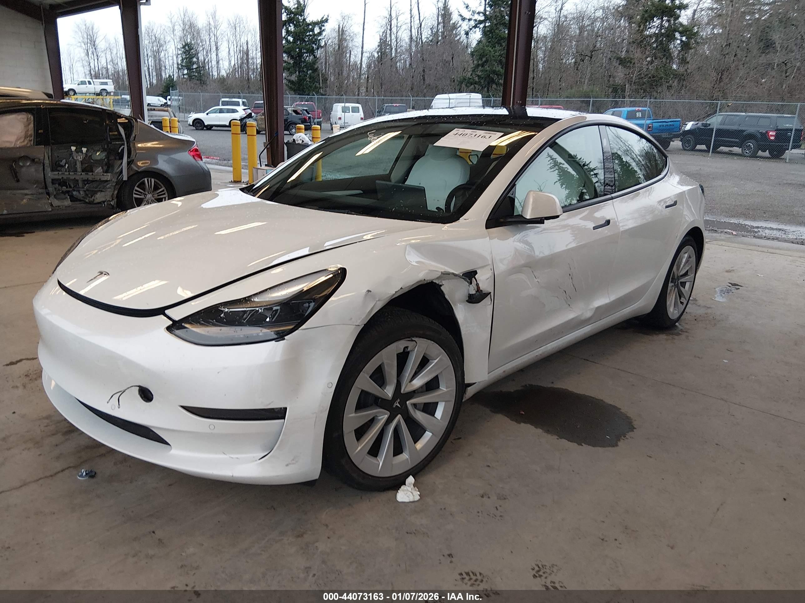 TESLA MODEL image 2