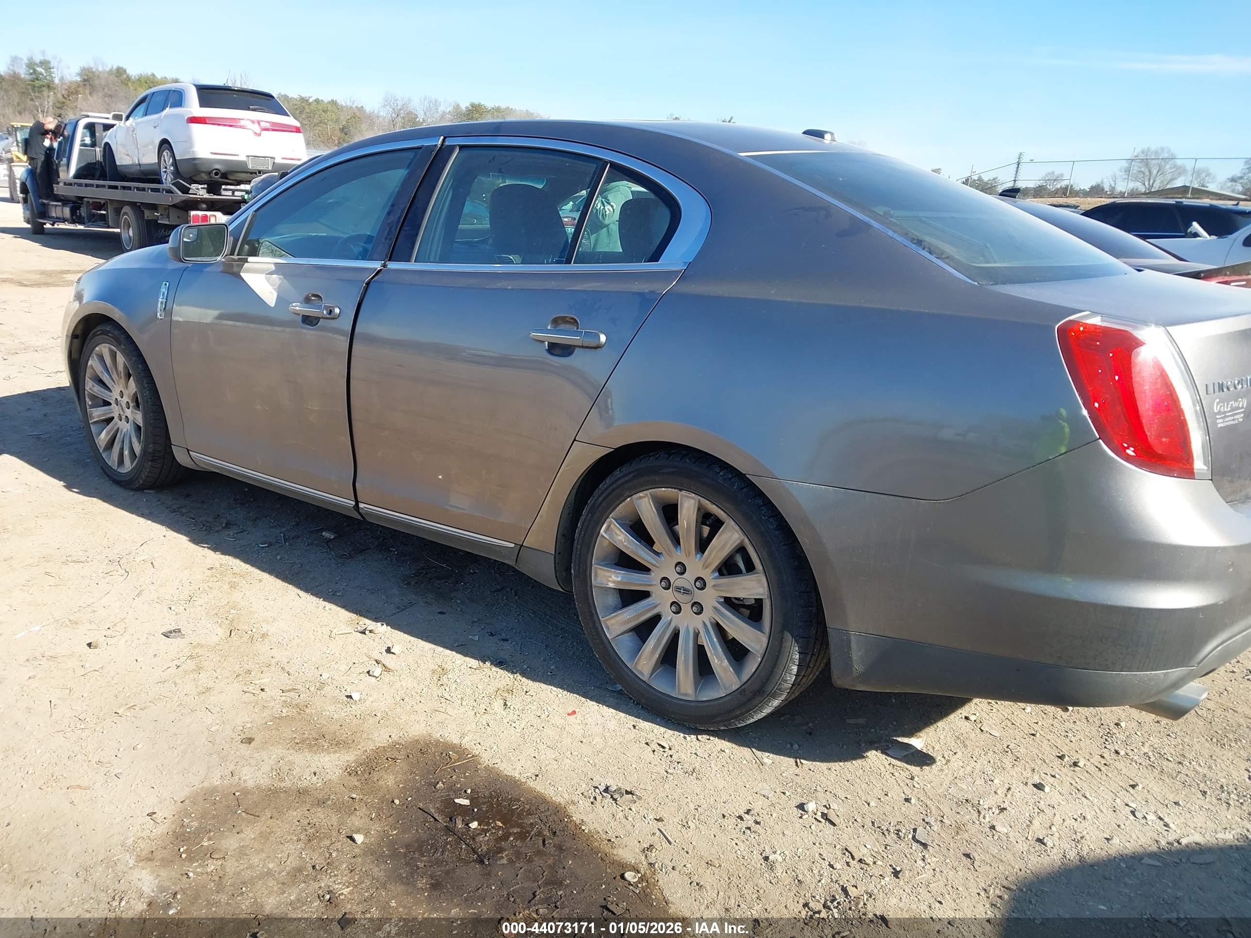 LINCOLN MKS image 3
