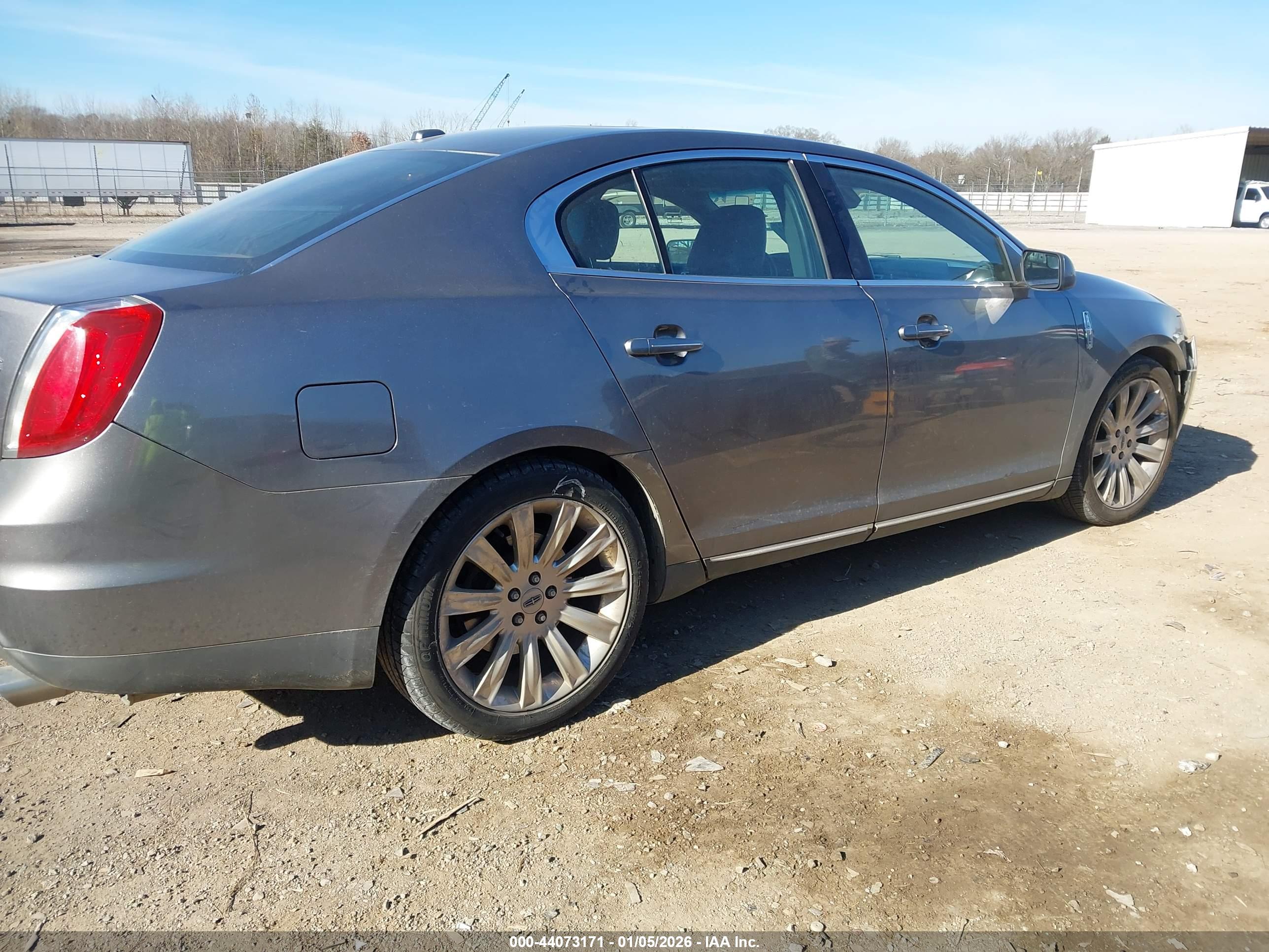 LINCOLN MKS image 4