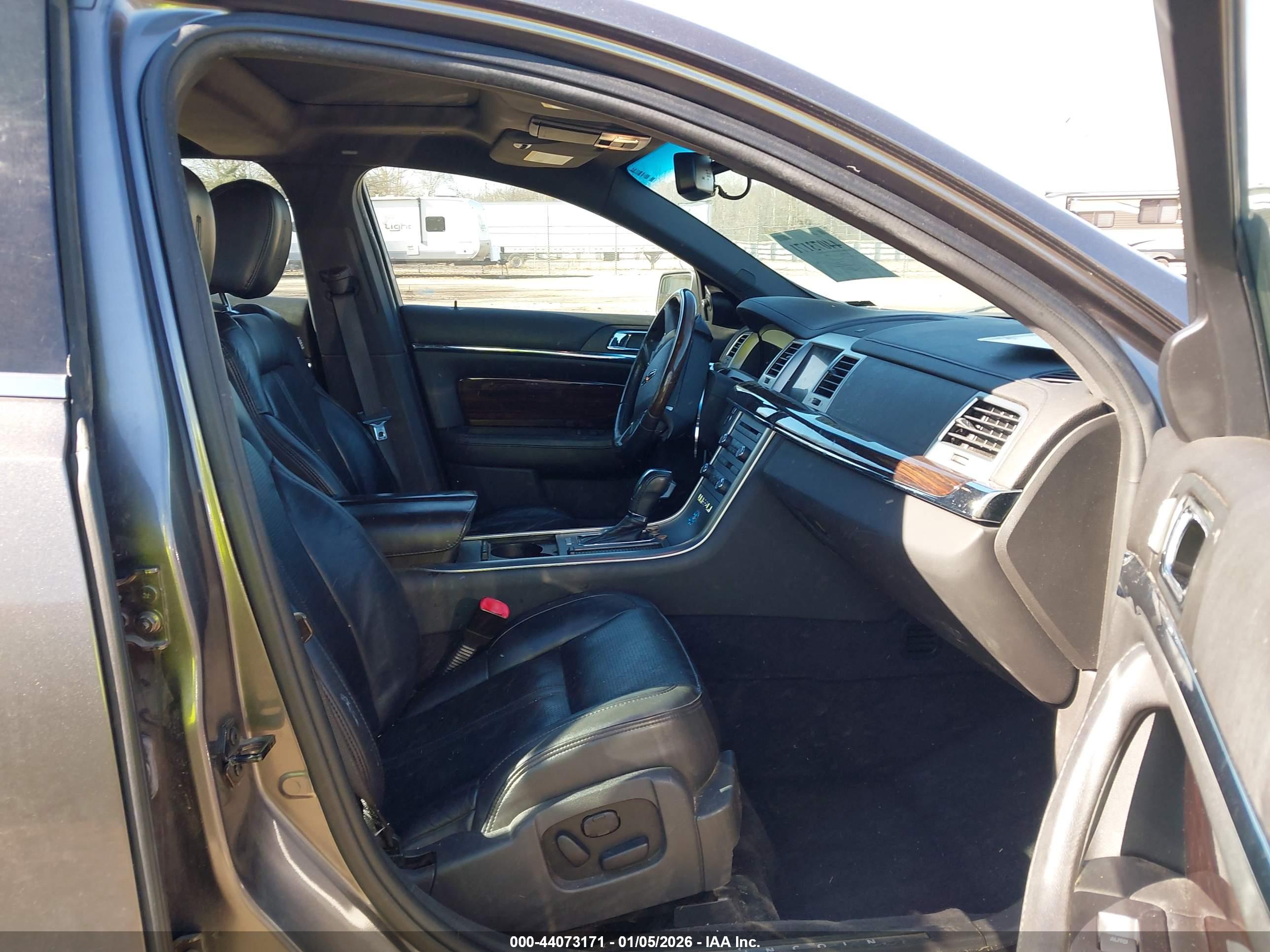 LINCOLN MKS image 5