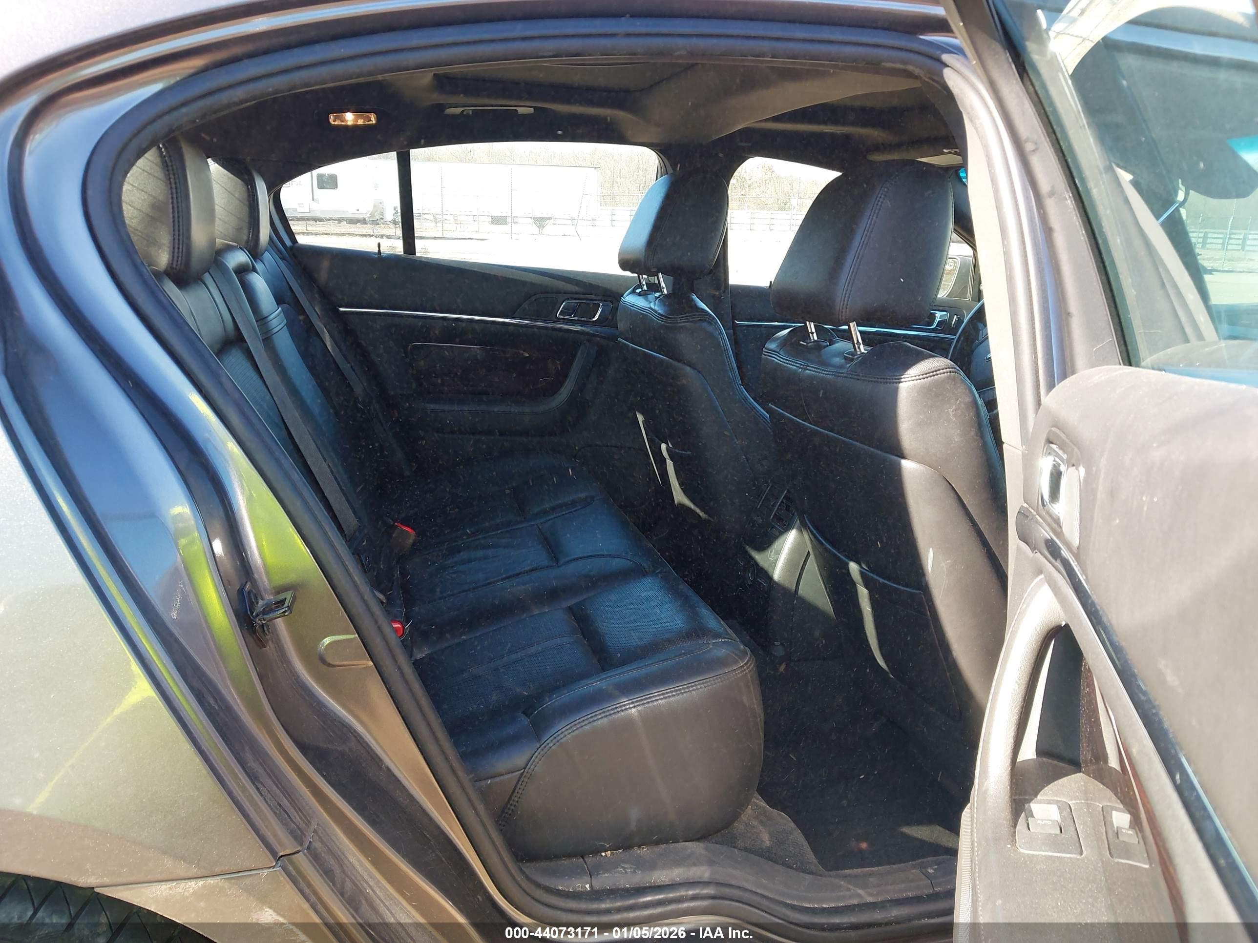 LINCOLN MKS image 8