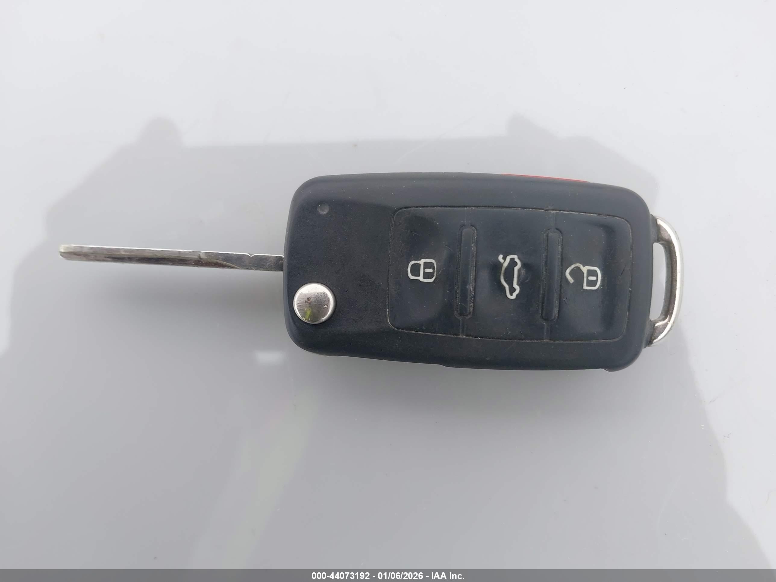 VOLKSWAGEN TIGUAN image 11