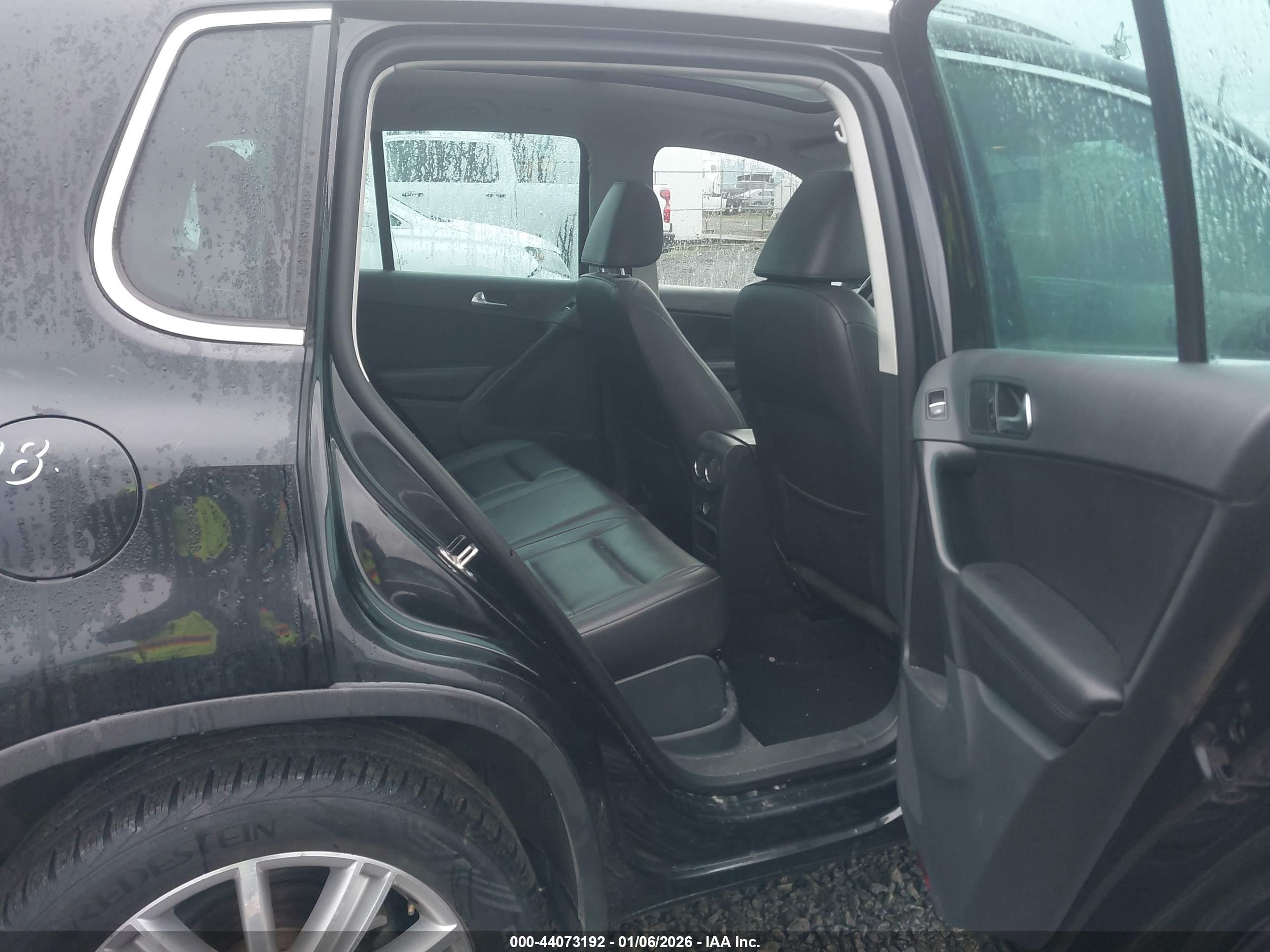 VOLKSWAGEN TIGUAN image 8