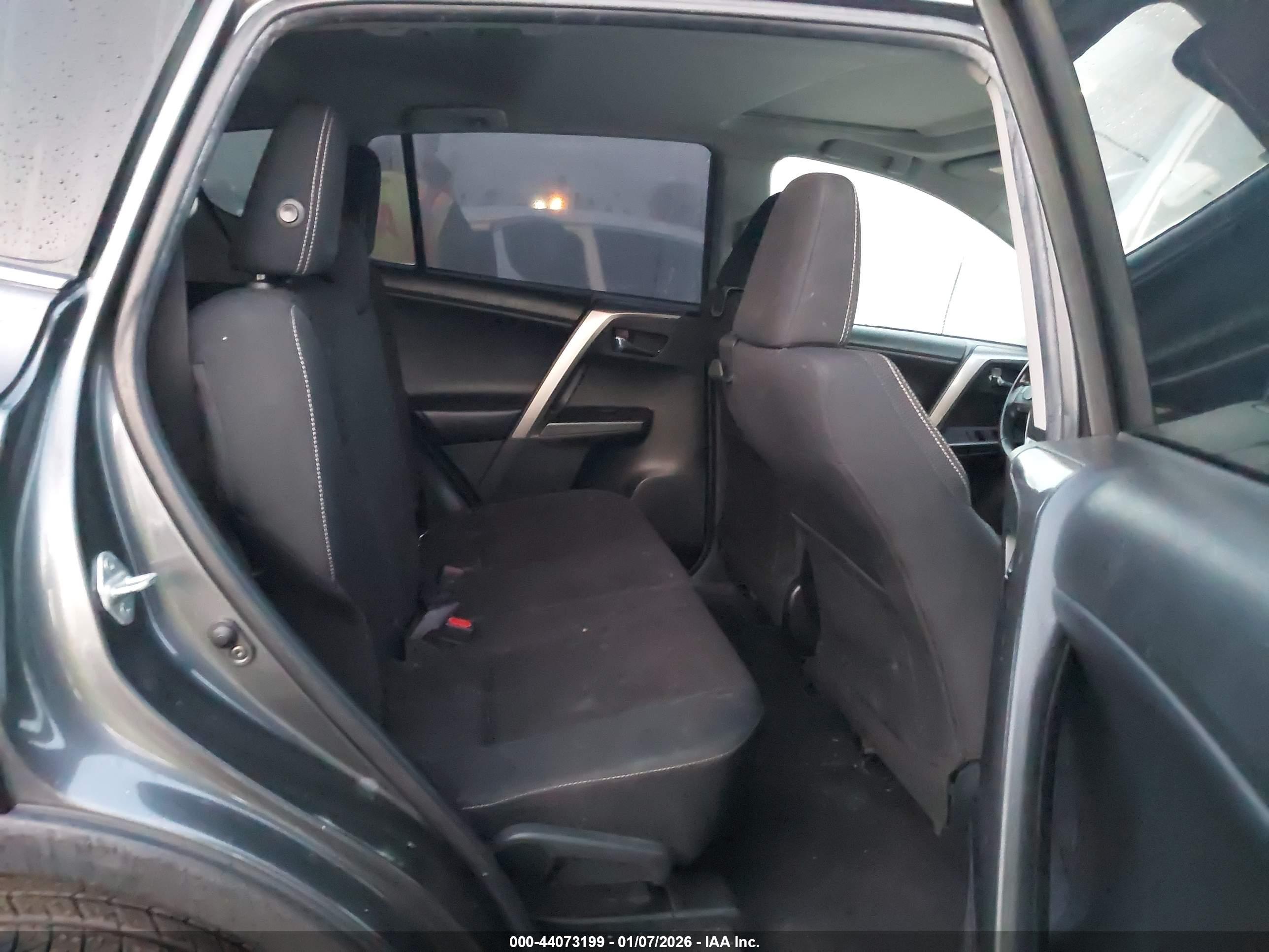 TOYOTA RAV4 image 8