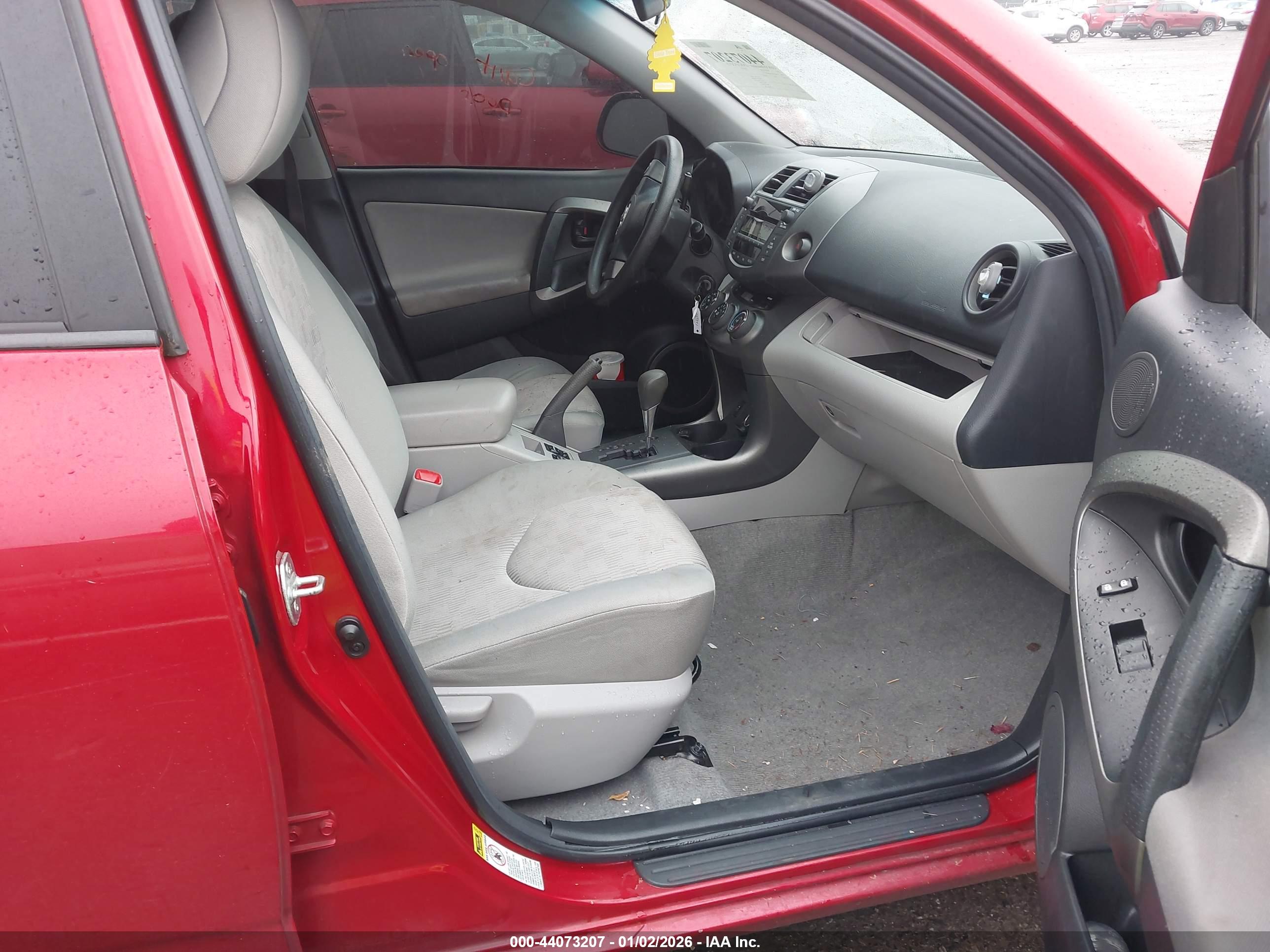 TOYOTA RAV4 image 5