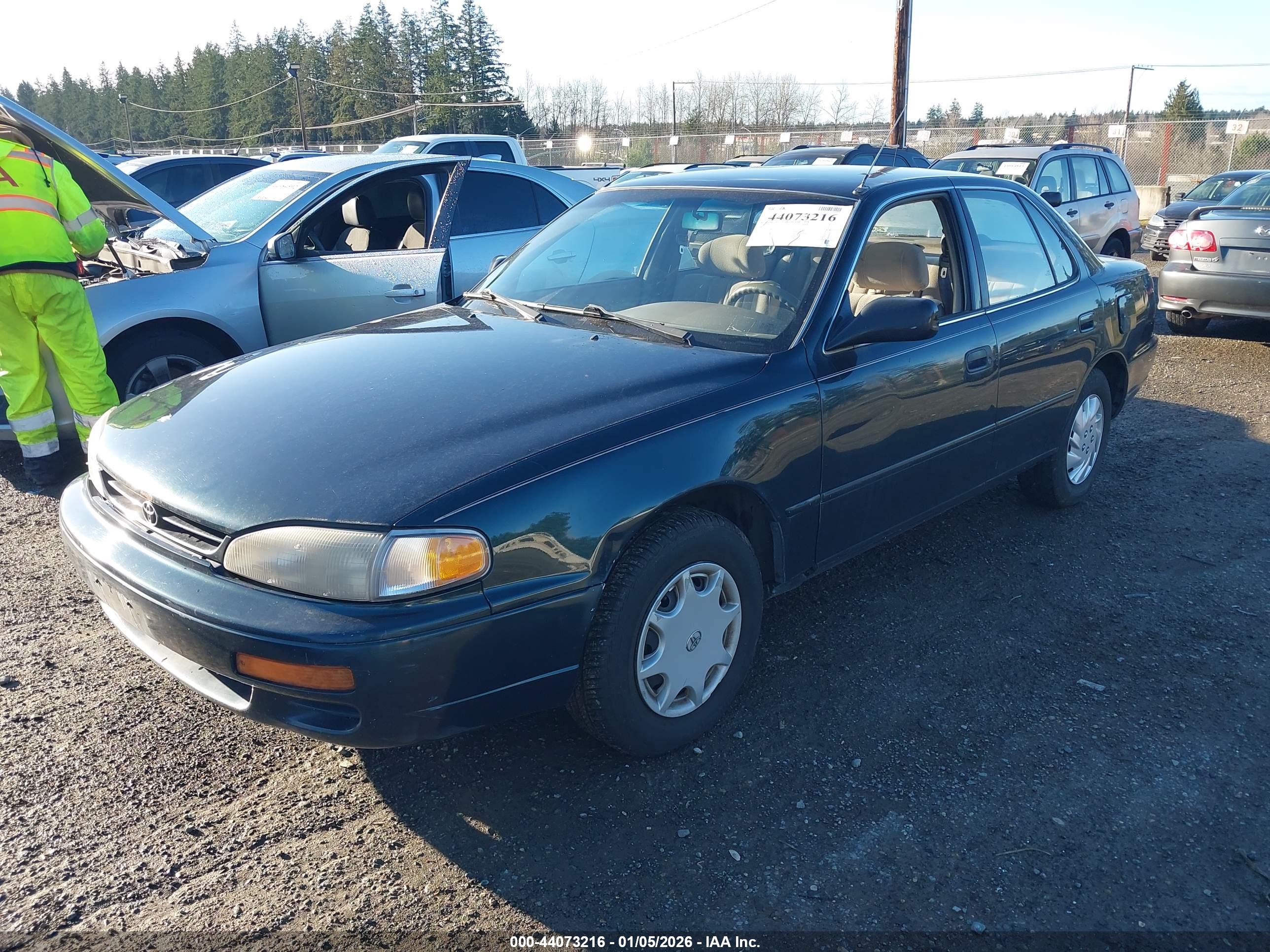 TOYOTA CAMRY image 2