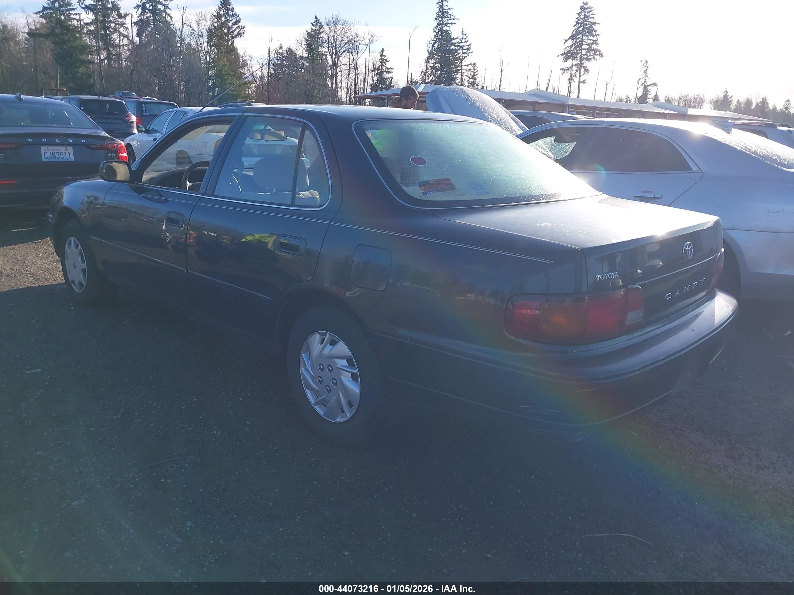 TOYOTA CAMRY image 3