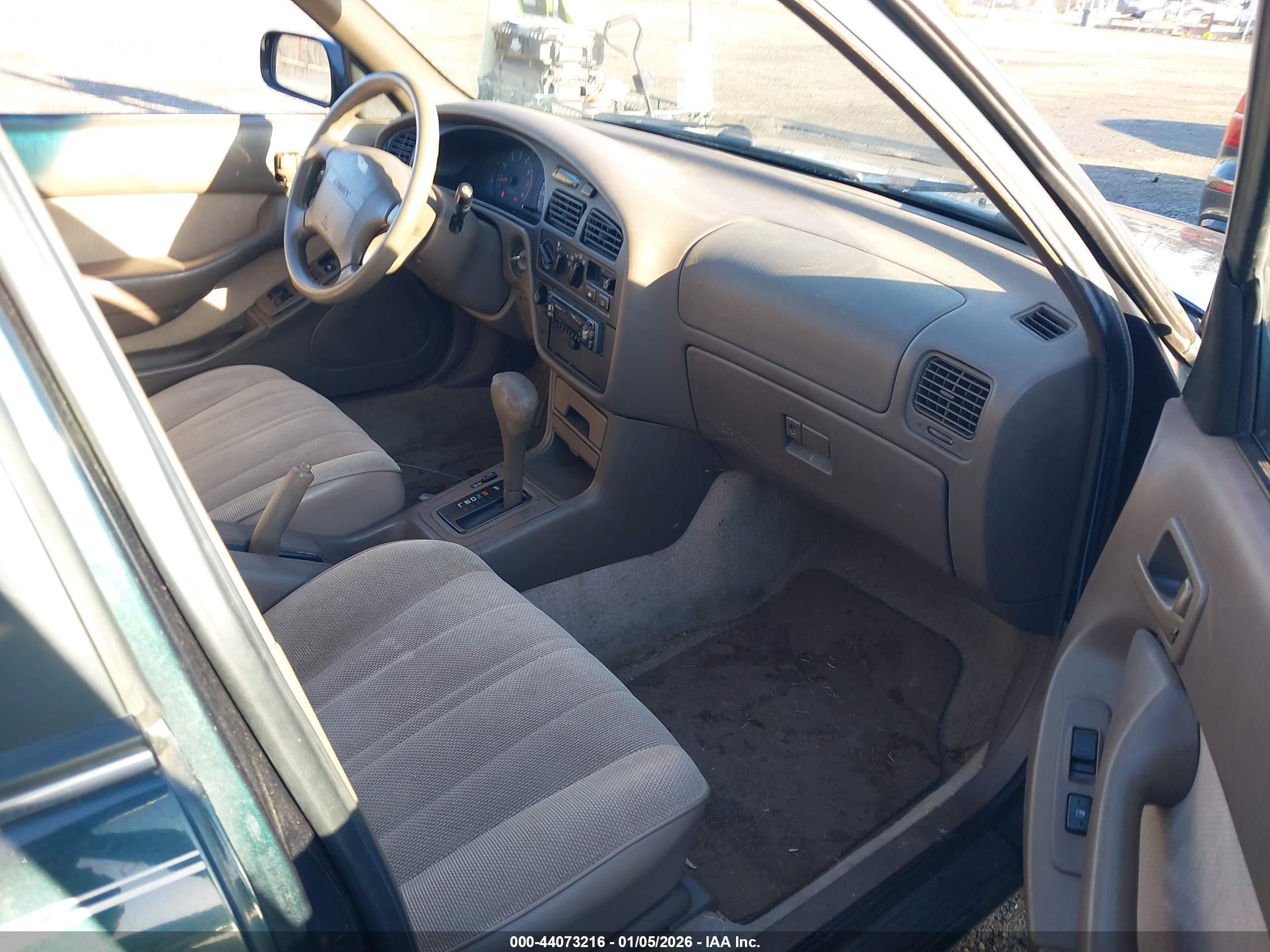 TOYOTA CAMRY image 5