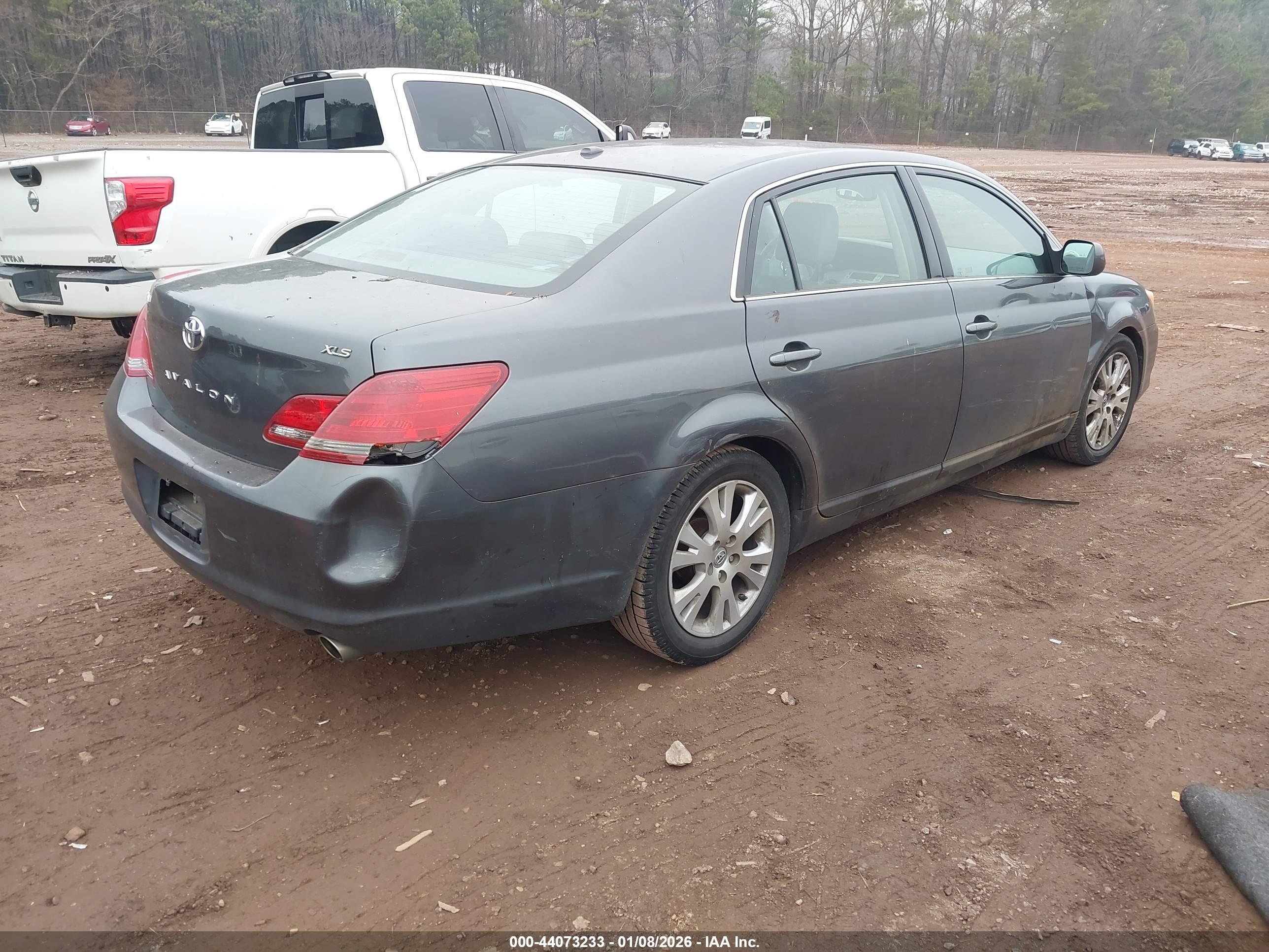 TOYOTA AVALON image 4