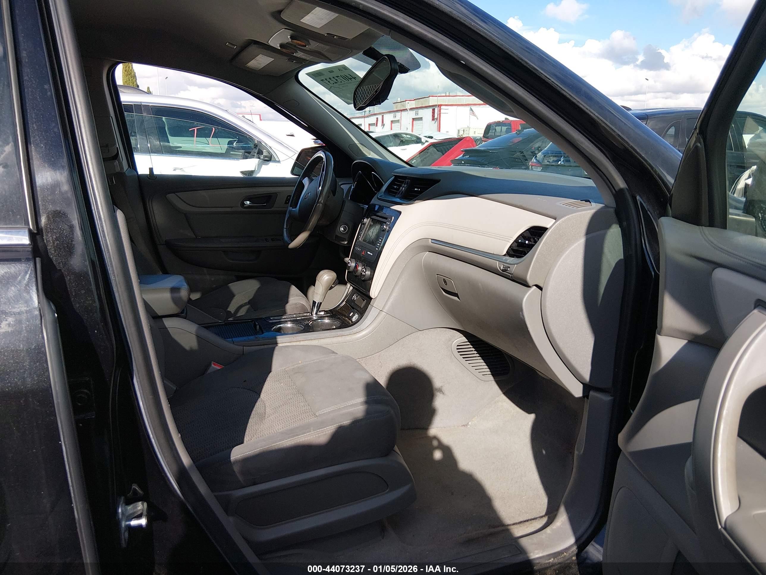 CHEVROLET TRAVERSE image 5