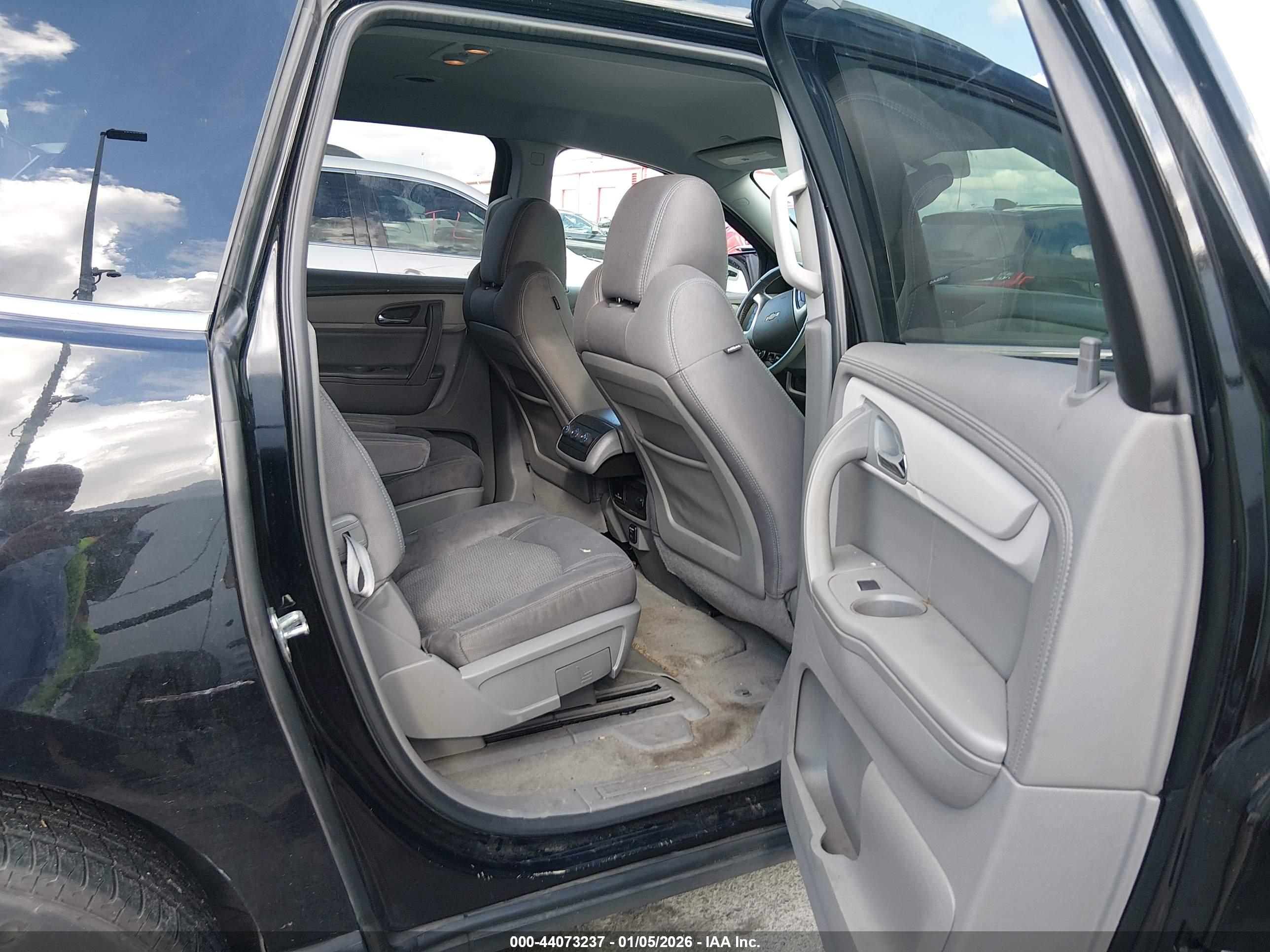 CHEVROLET TRAVERSE image 8