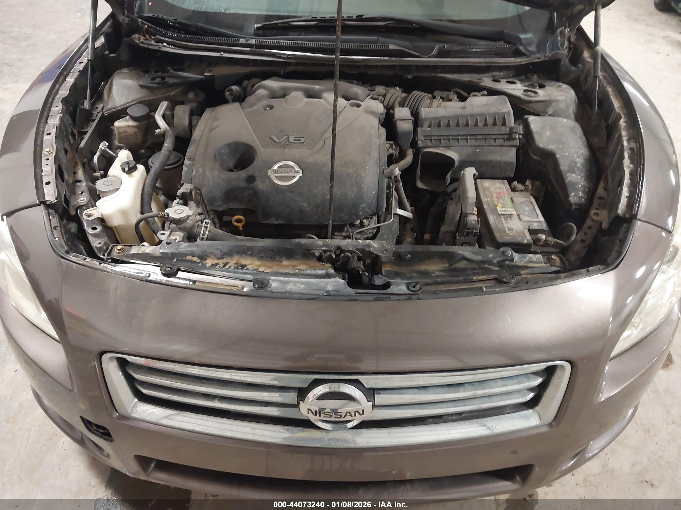 NISSAN MAXIMA image 10