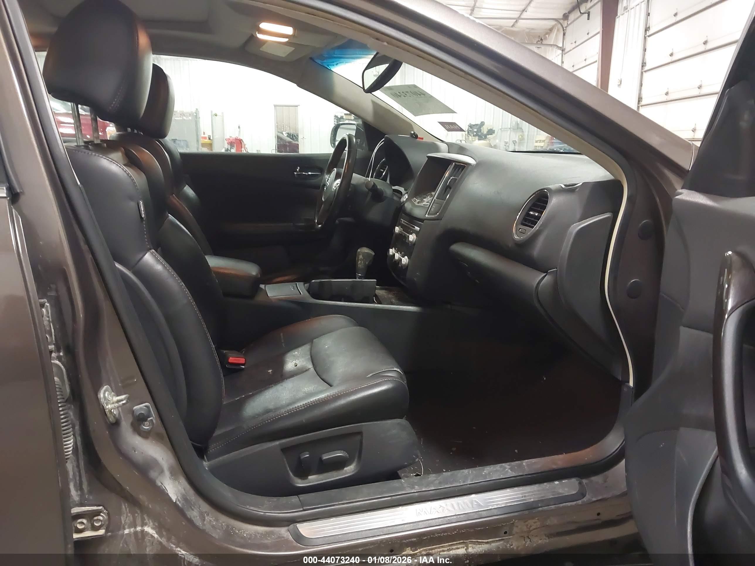 NISSAN MAXIMA image 5