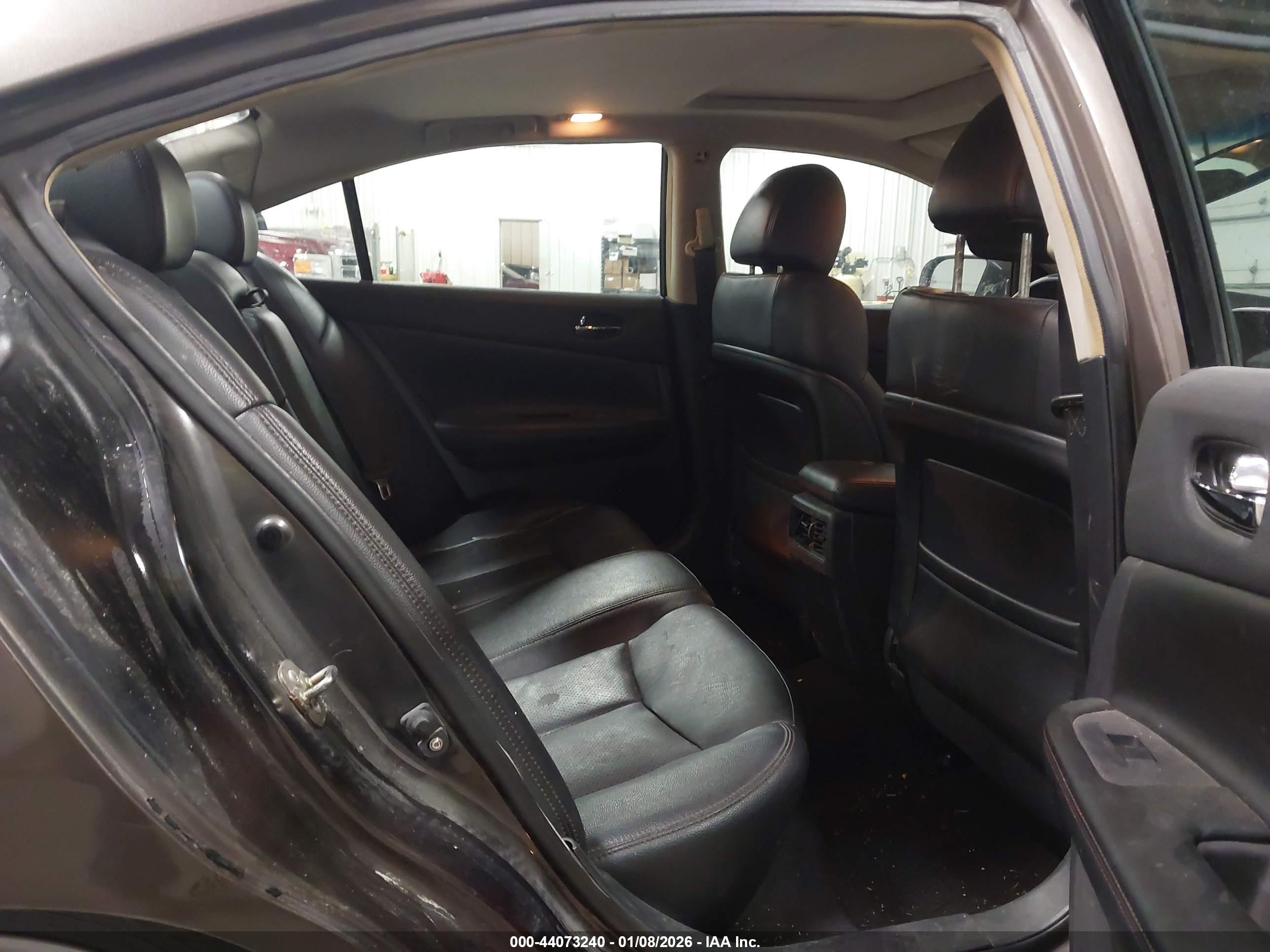 NISSAN MAXIMA image 8
