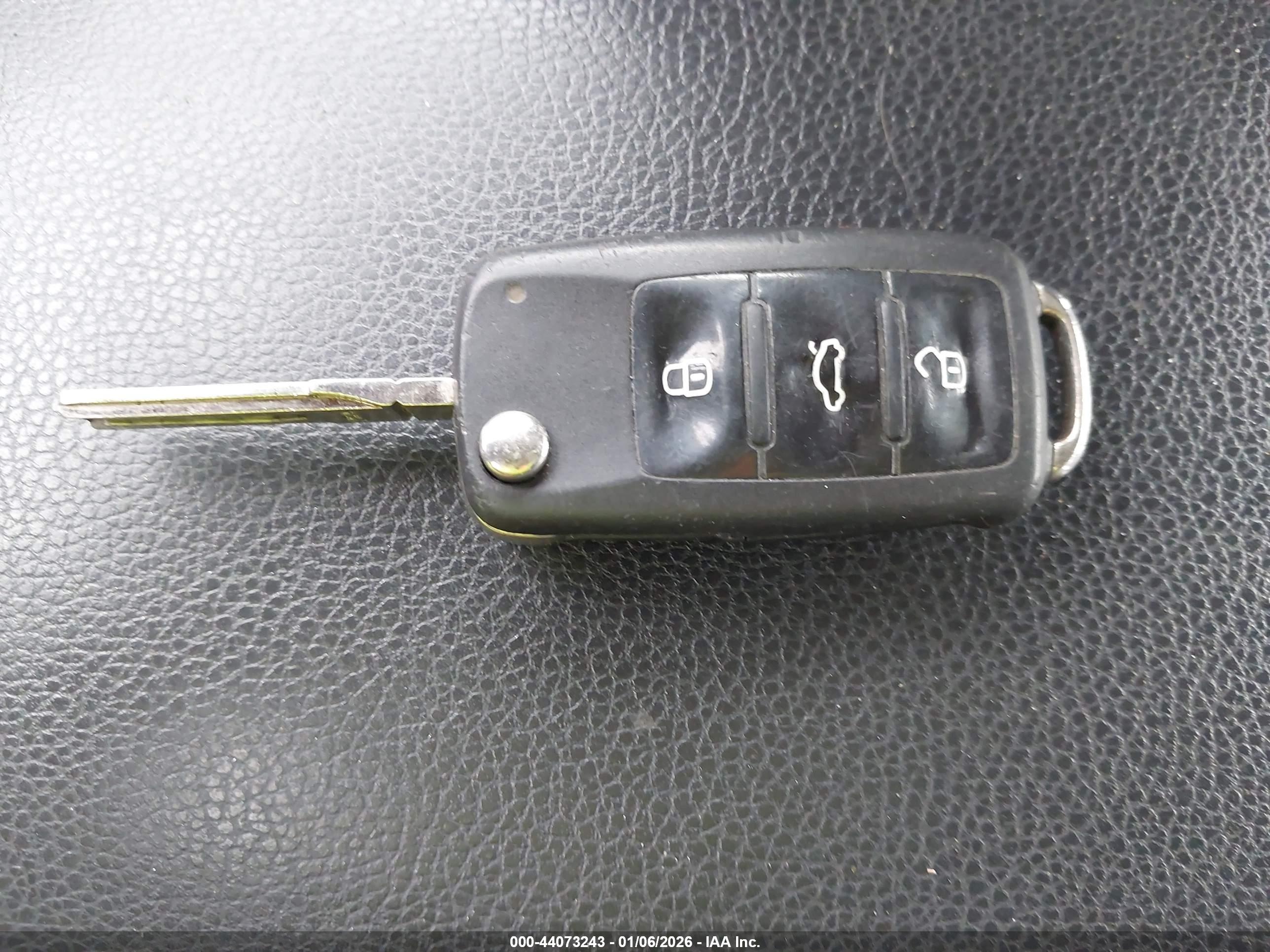 VOLKSWAGEN JETTA image 11