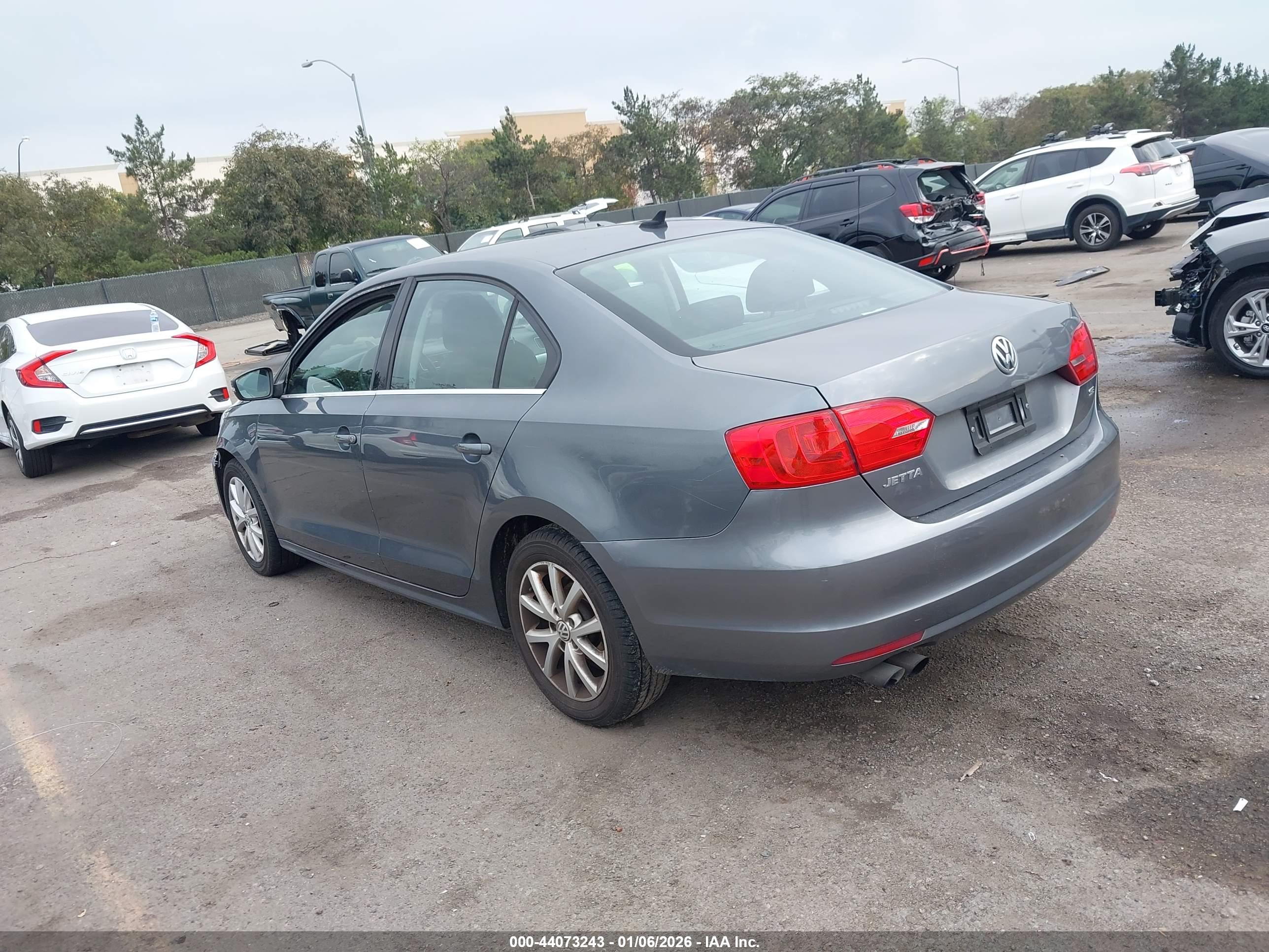 VOLKSWAGEN JETTA image 3