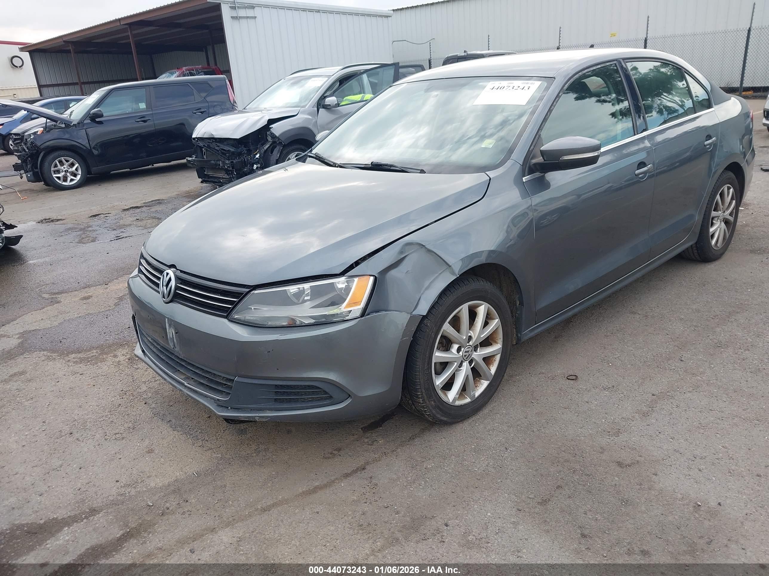 VOLKSWAGEN JETTA image 6