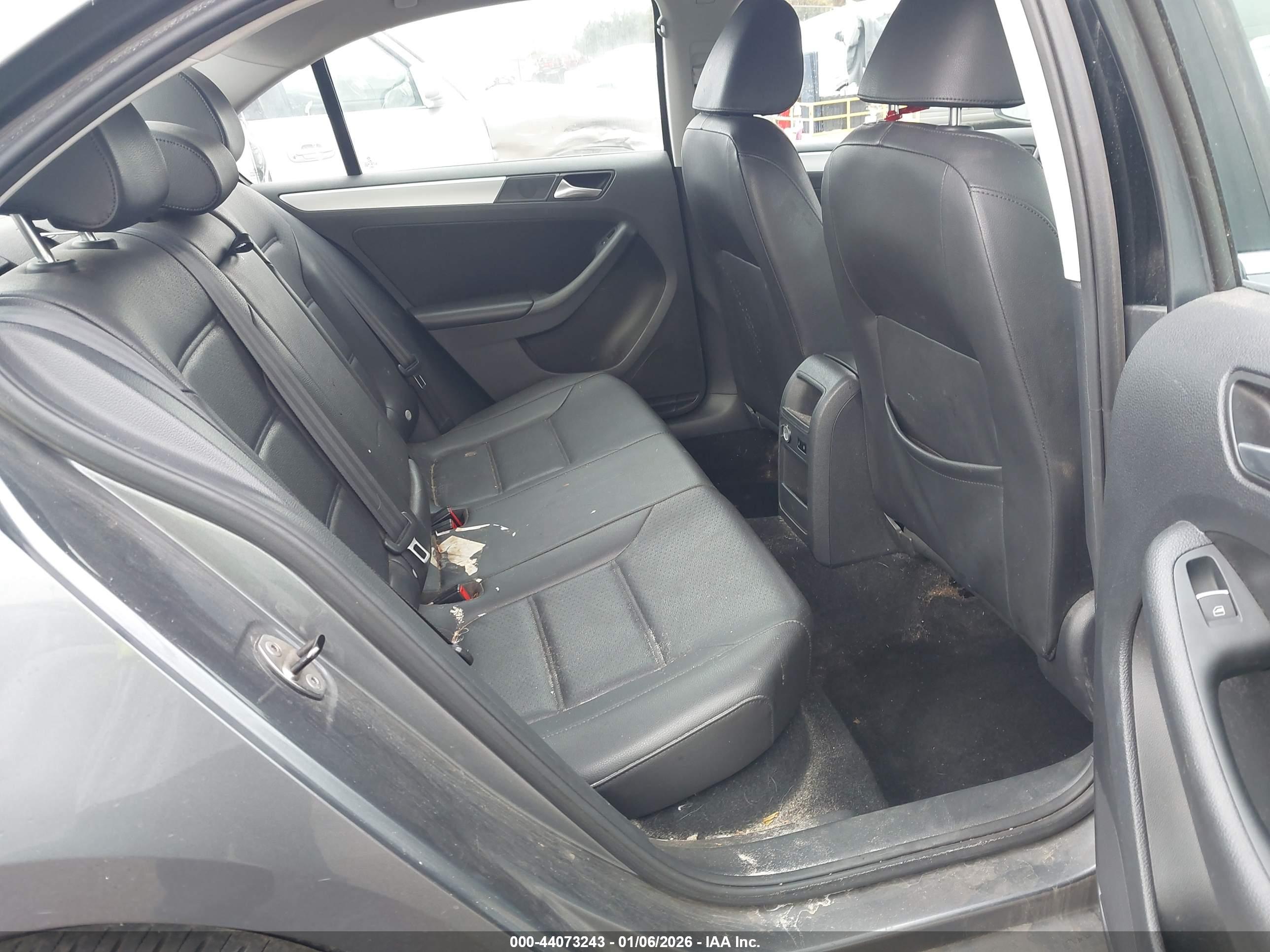 VOLKSWAGEN JETTA image 8