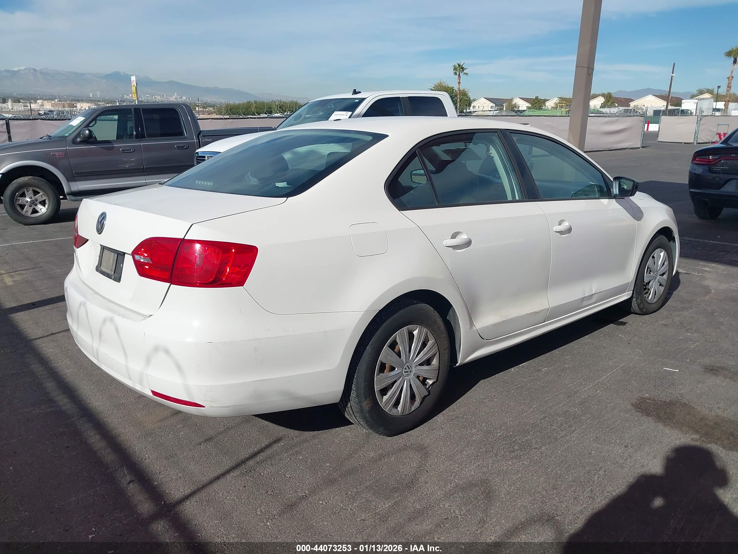 VOLKSWAGEN JETTA image 4