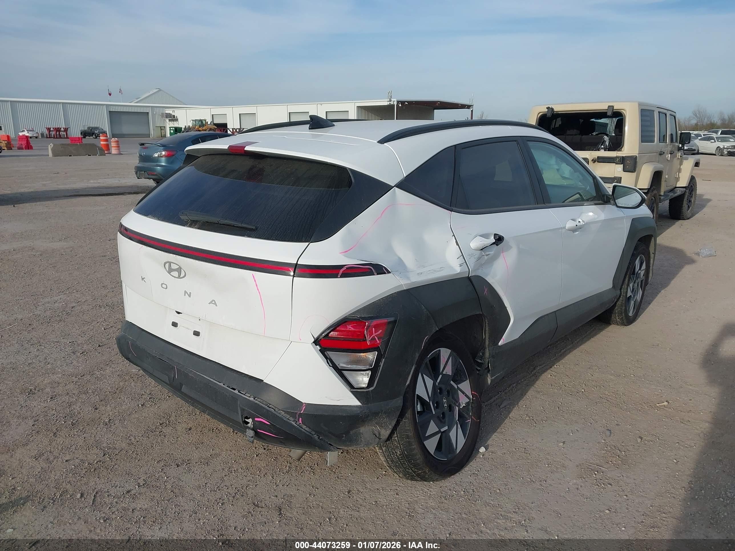 HYUNDAI KONA image 4