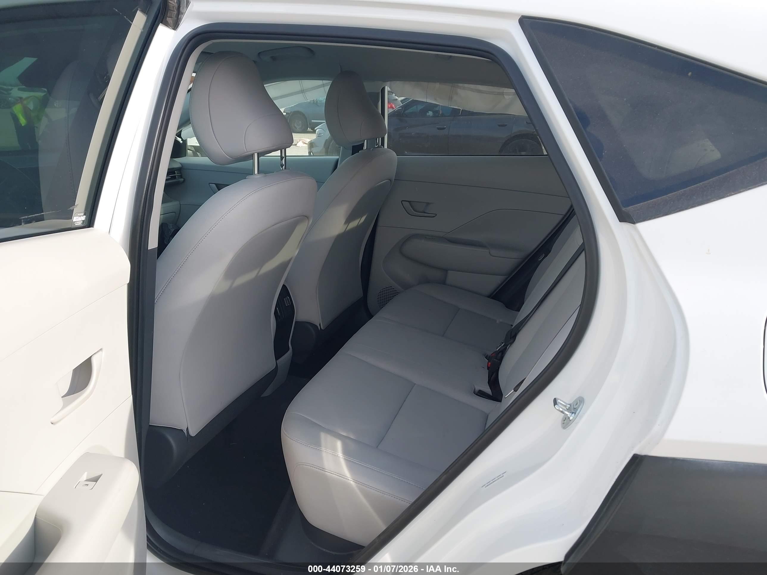 HYUNDAI KONA image 8