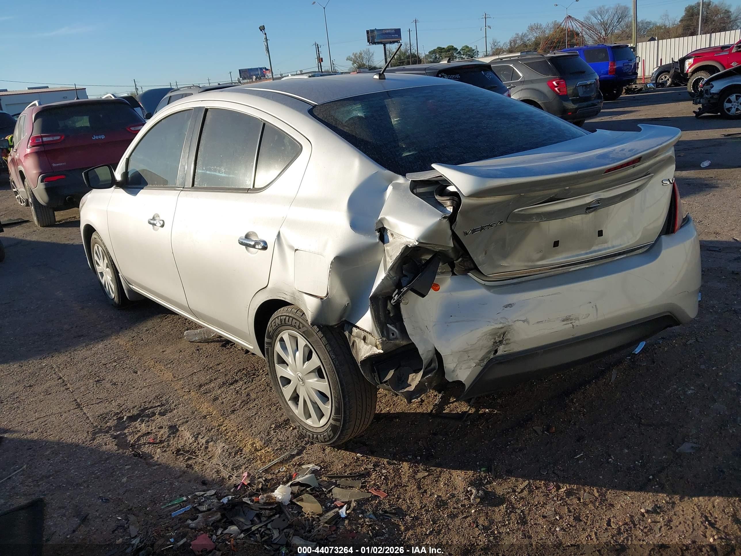 NISSAN VERSA image 3