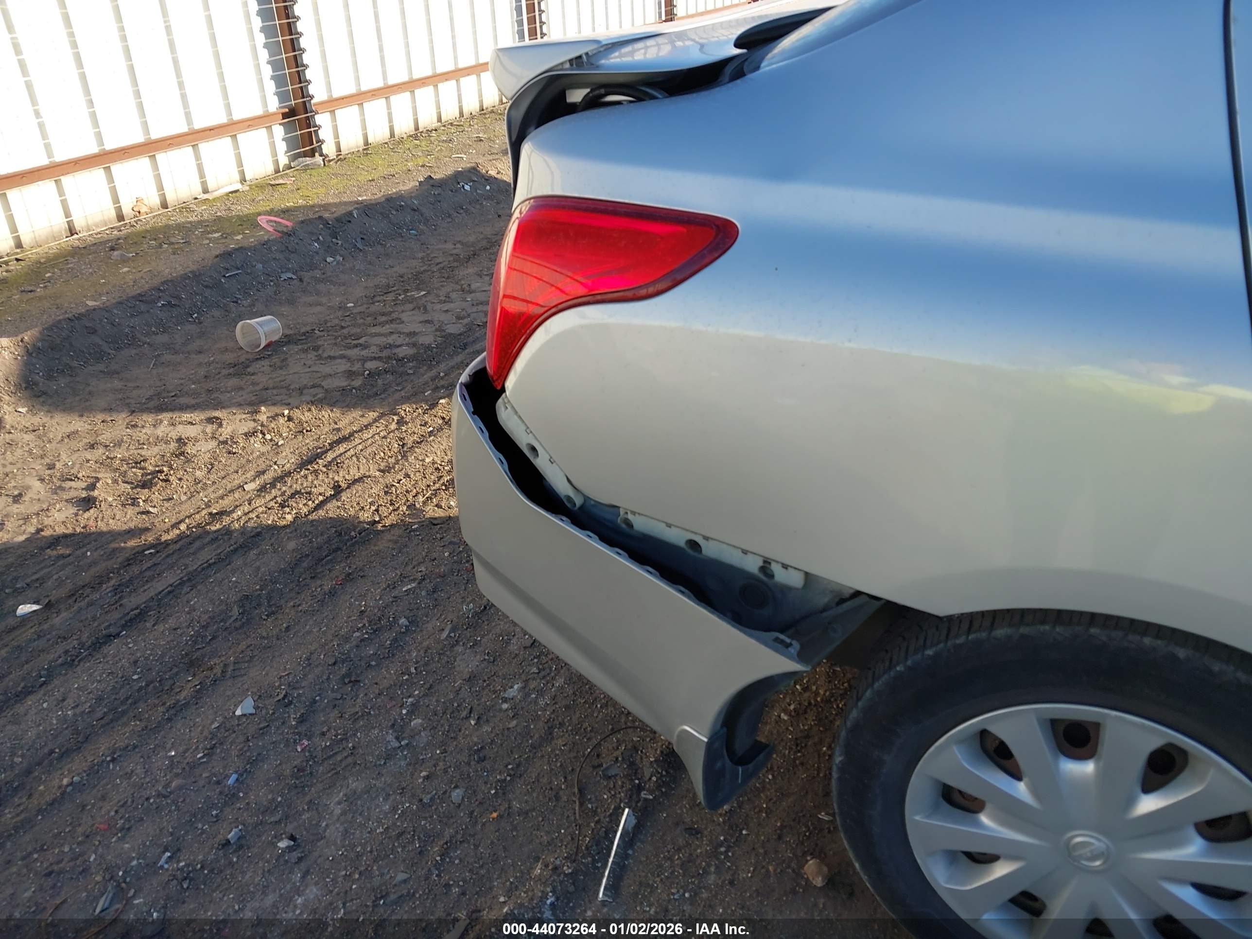 NISSAN VERSA image 6