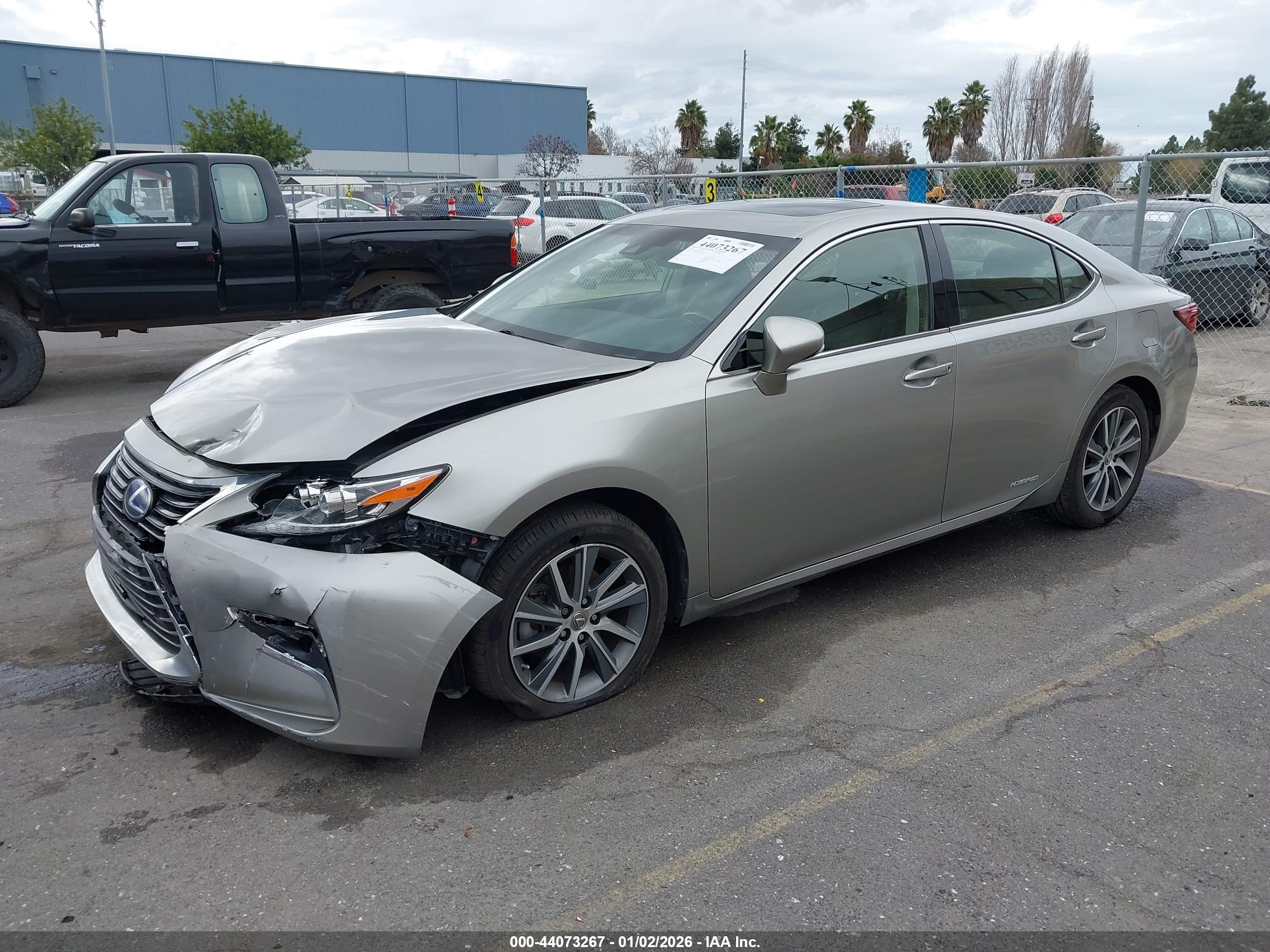 LEXUS ES image 2