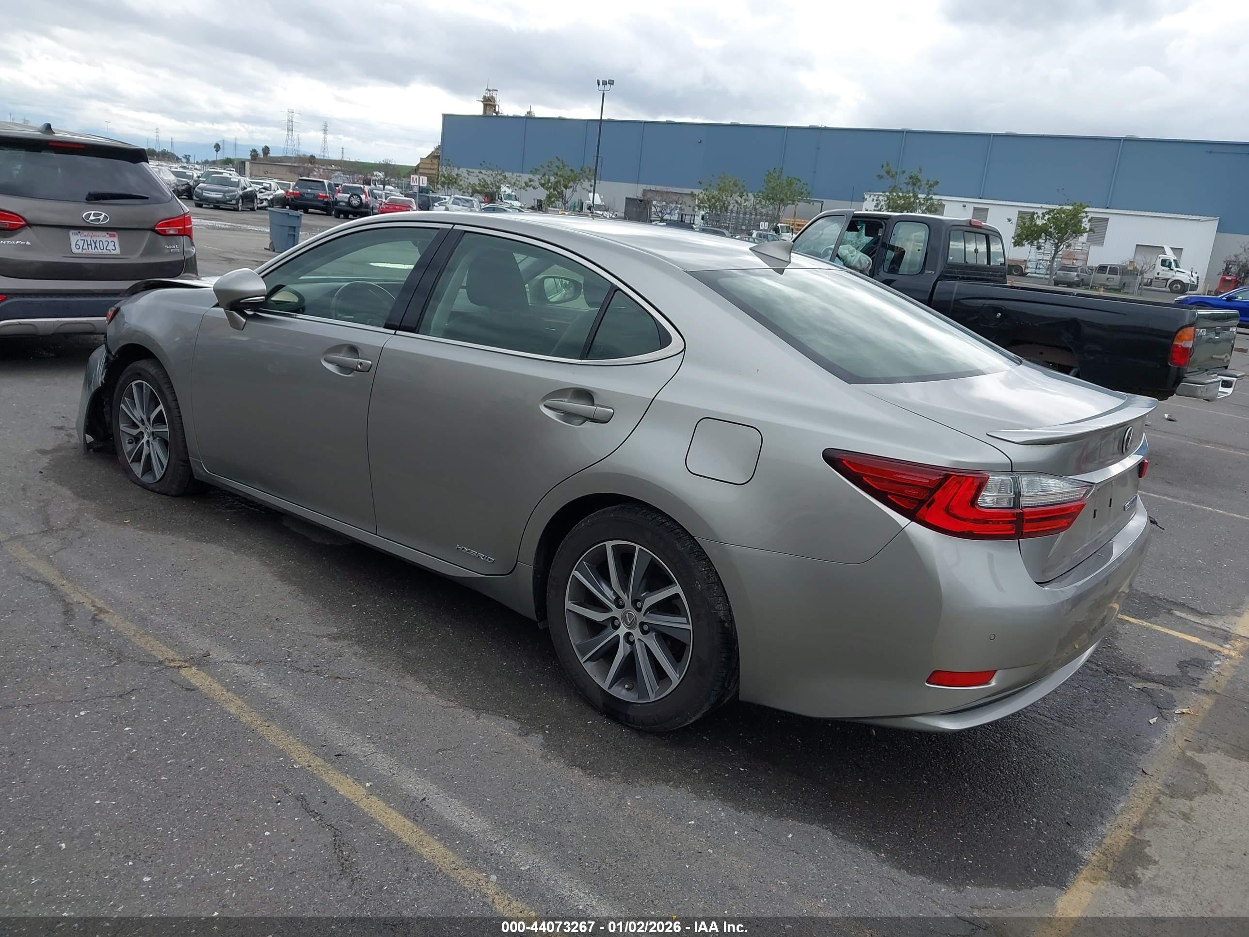 LEXUS ES image 3