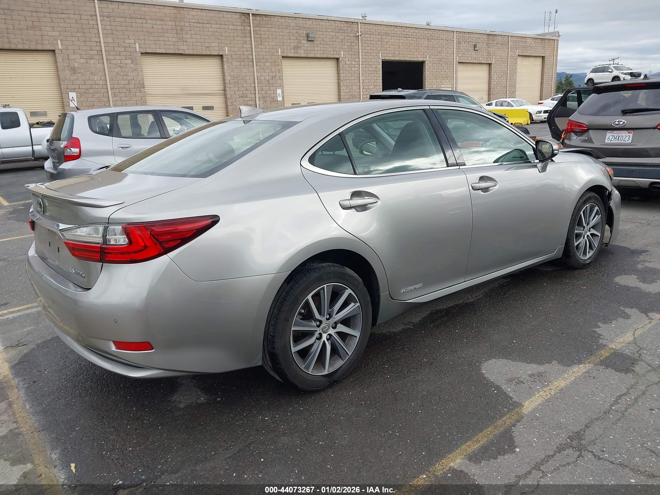 LEXUS ES image 4