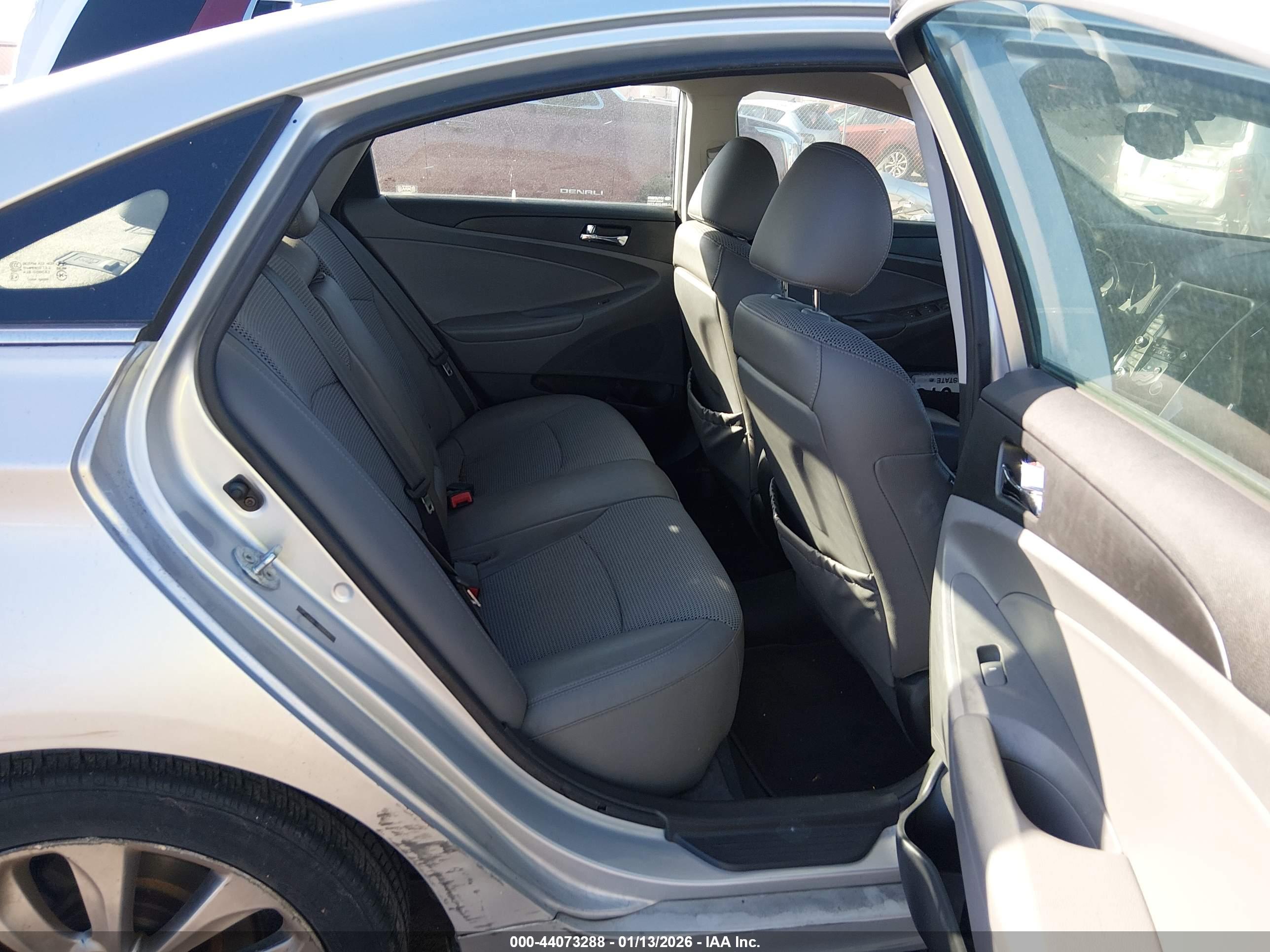 HYUNDAI SONATA image 8