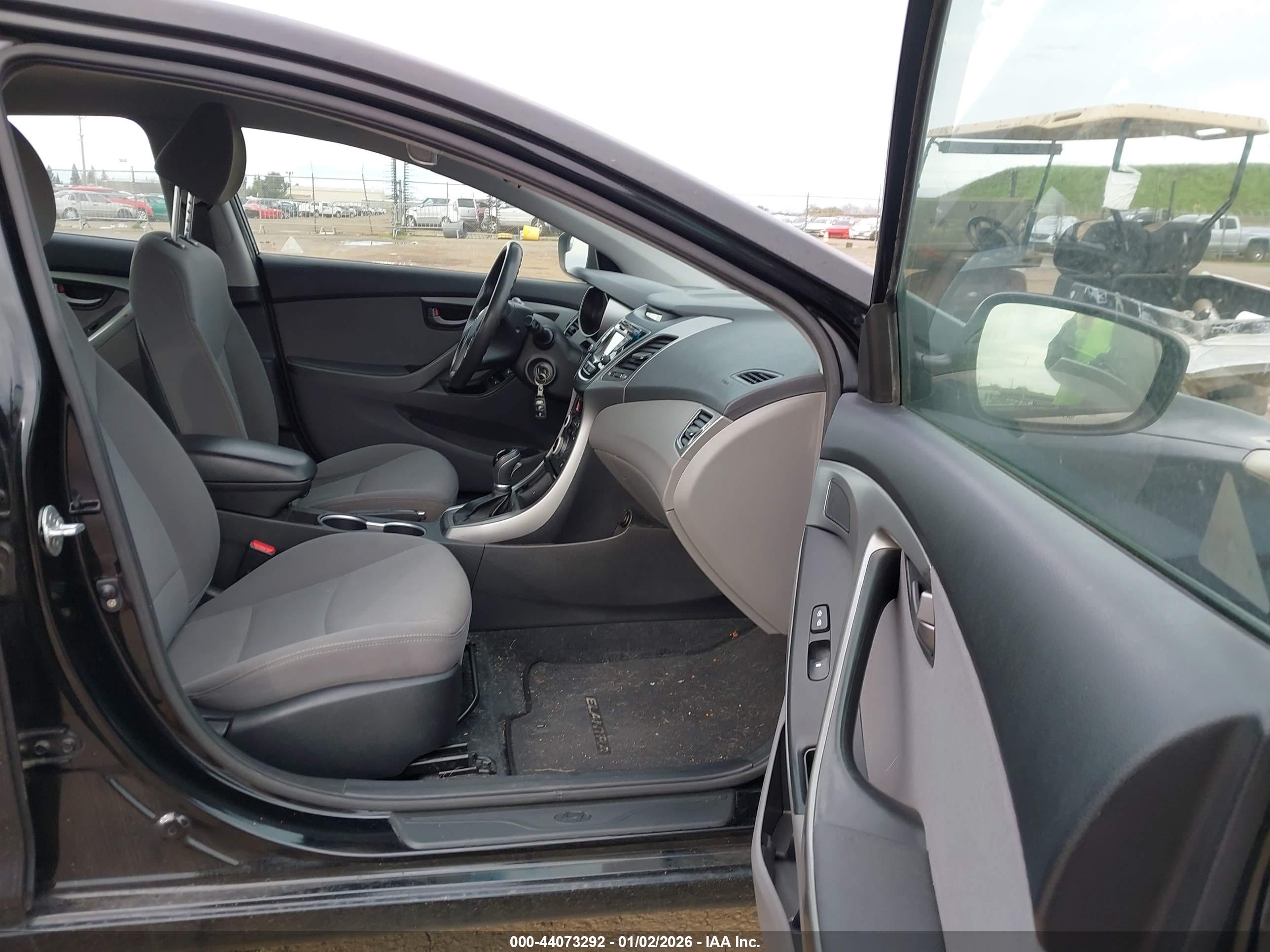 HYUNDAI ELANTRA image 5