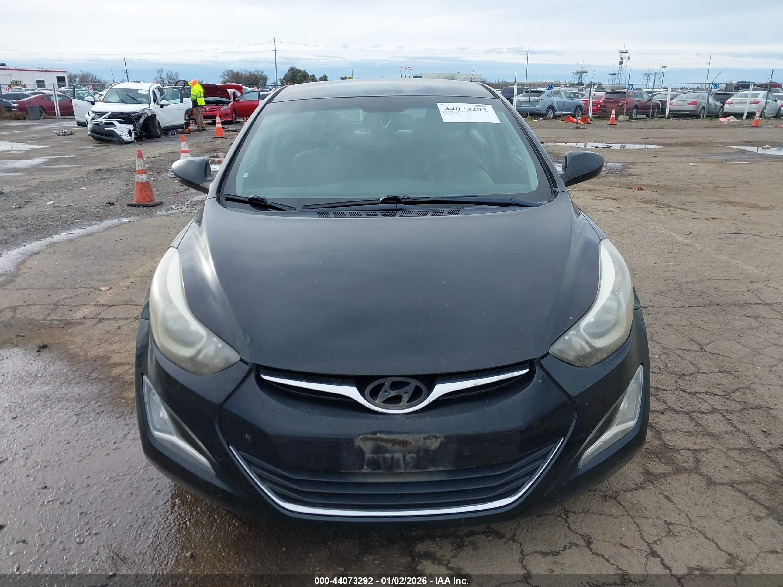 HYUNDAI ELANTRA image 6