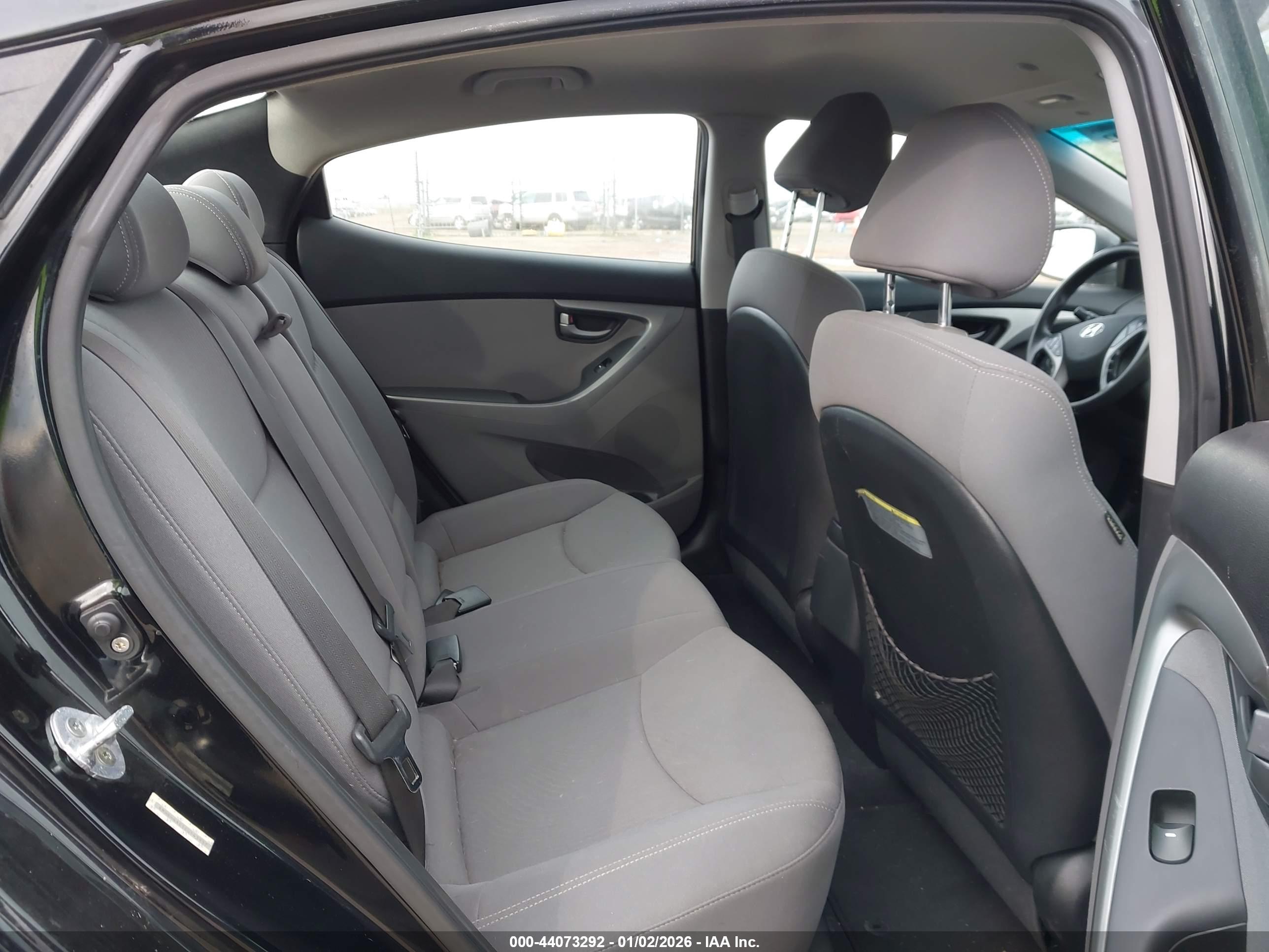 HYUNDAI ELANTRA image 8