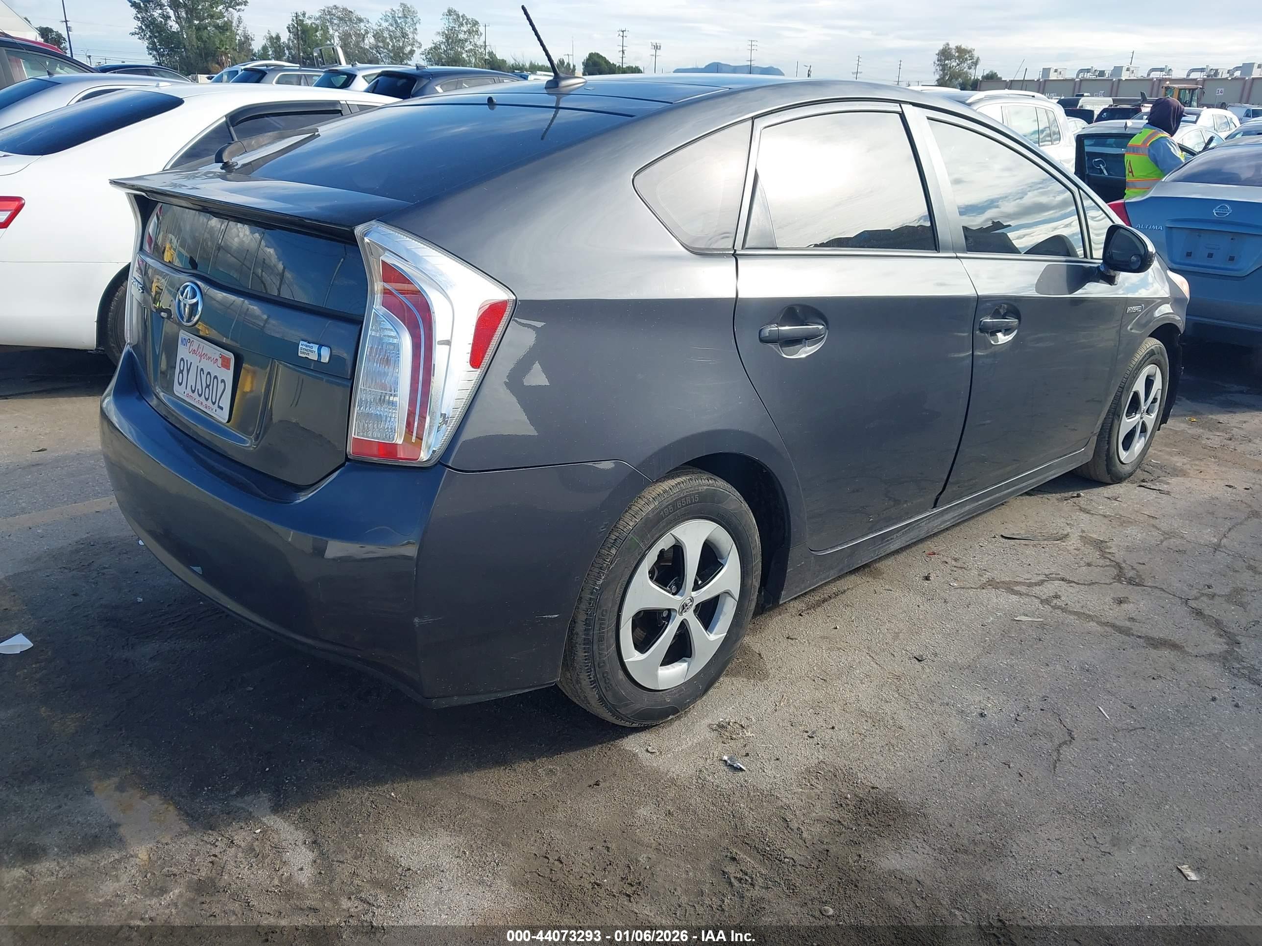 TOYOTA PRIUS image 4